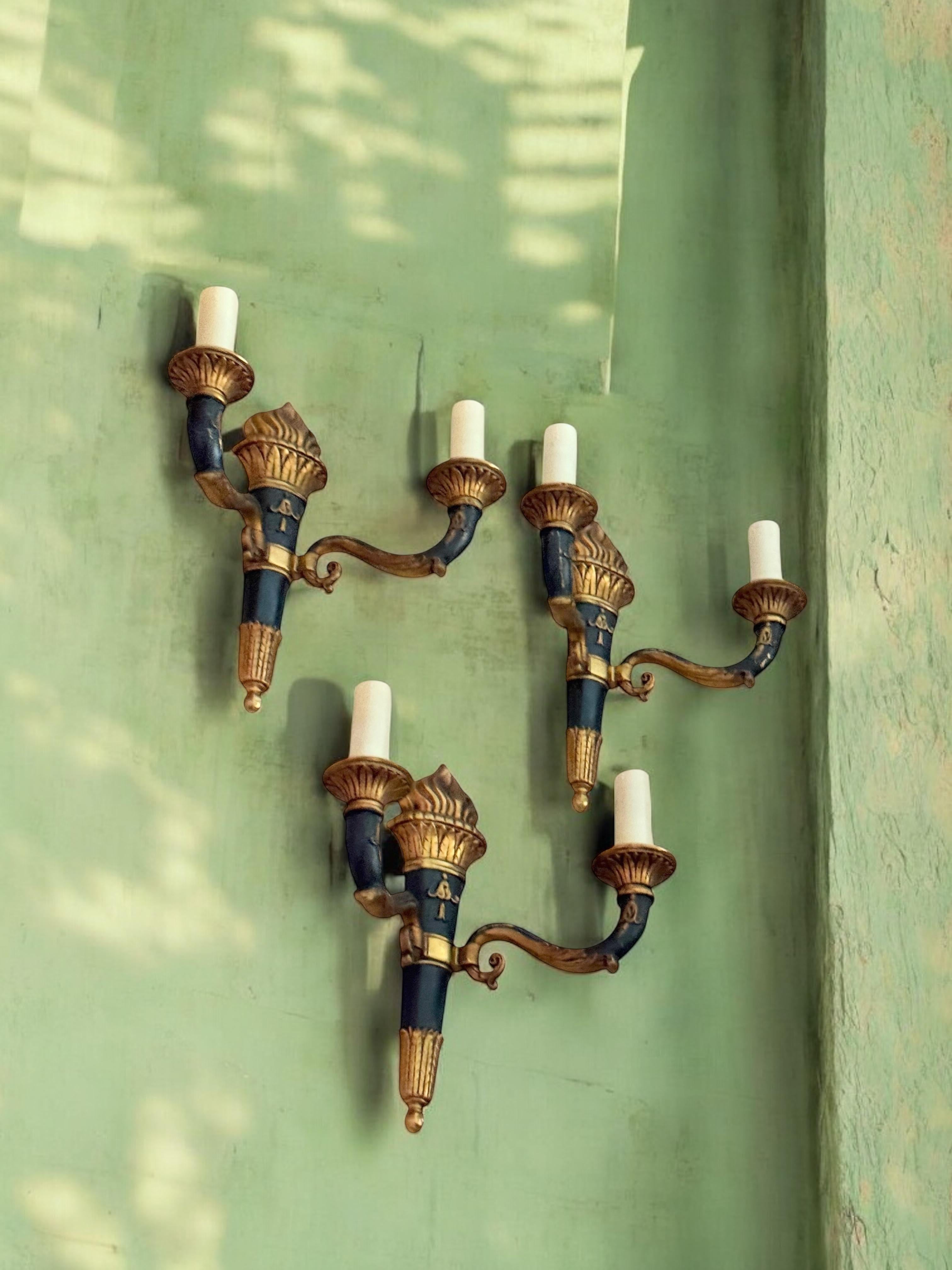 Juego de tres apliques de pared Antique French Empire 2 luces antorcha, Francia en venta 13