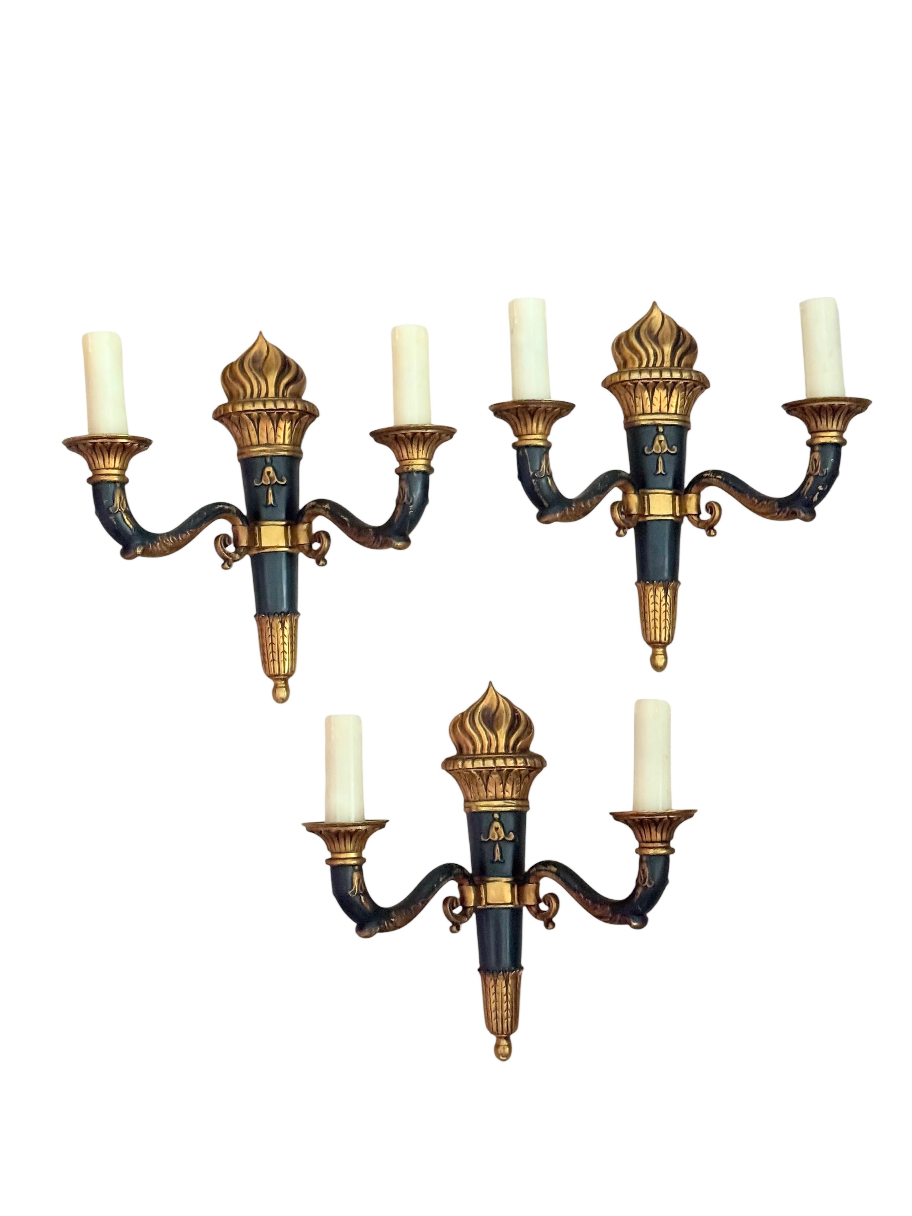Juego de tres apliques de pared Antique French Empire 2 luces antorcha, Francia Francés en venta