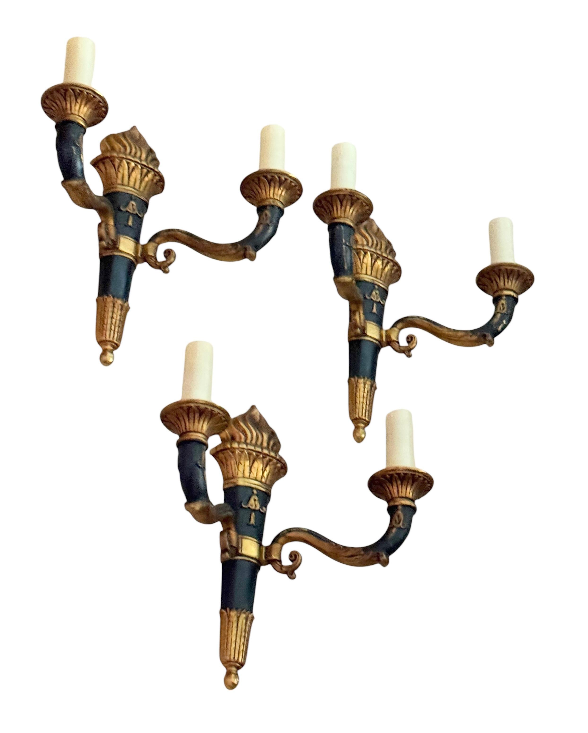 Juego de tres apliques de pared Antique French Empire 2 luces antorcha, Francia en venta 2