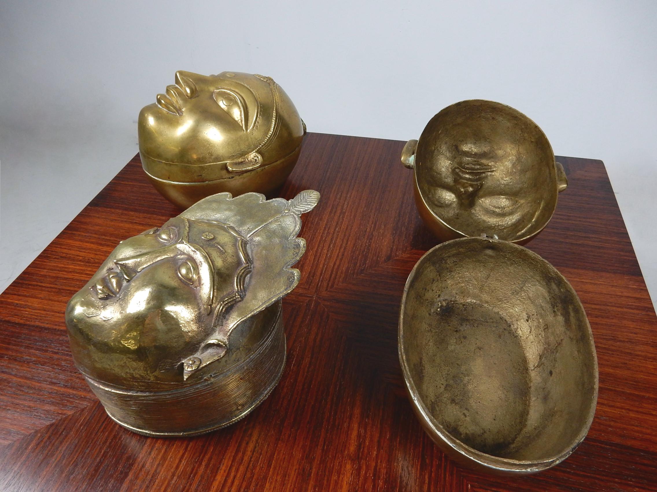 Set of Three Antique Hindu Brass Gauri Head Sculpture Storage Boxes In Good Condition In Las Vegas, NV