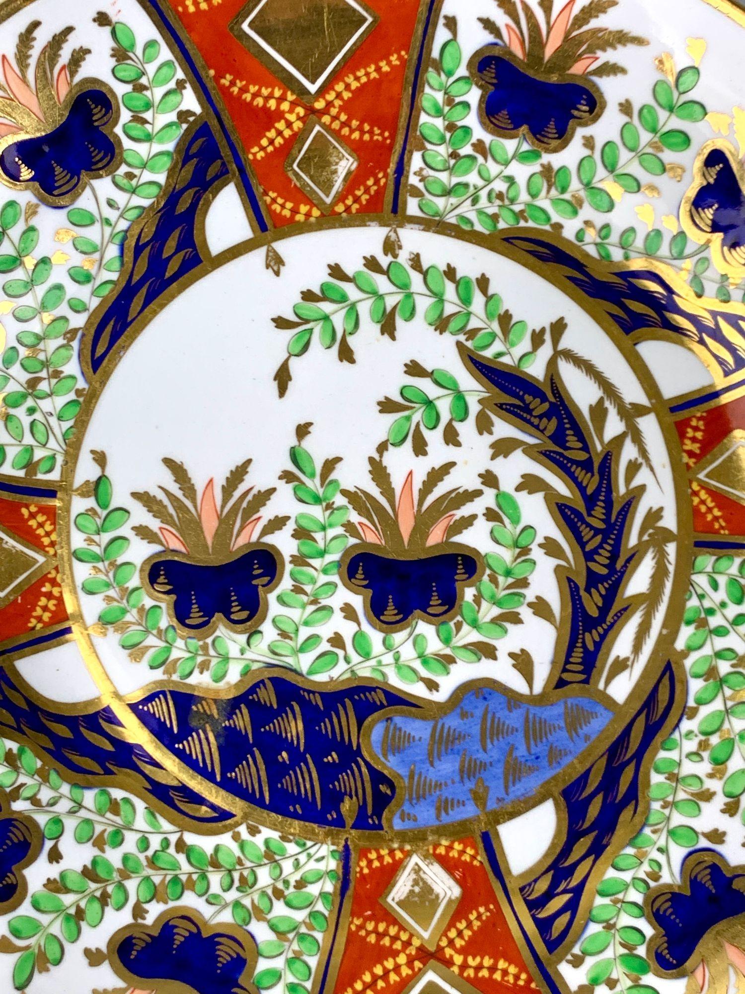 XIX secolo Set di tre piatti antichi in porcellana di Spode in stile Imari inglese Circa 1820 in vendita