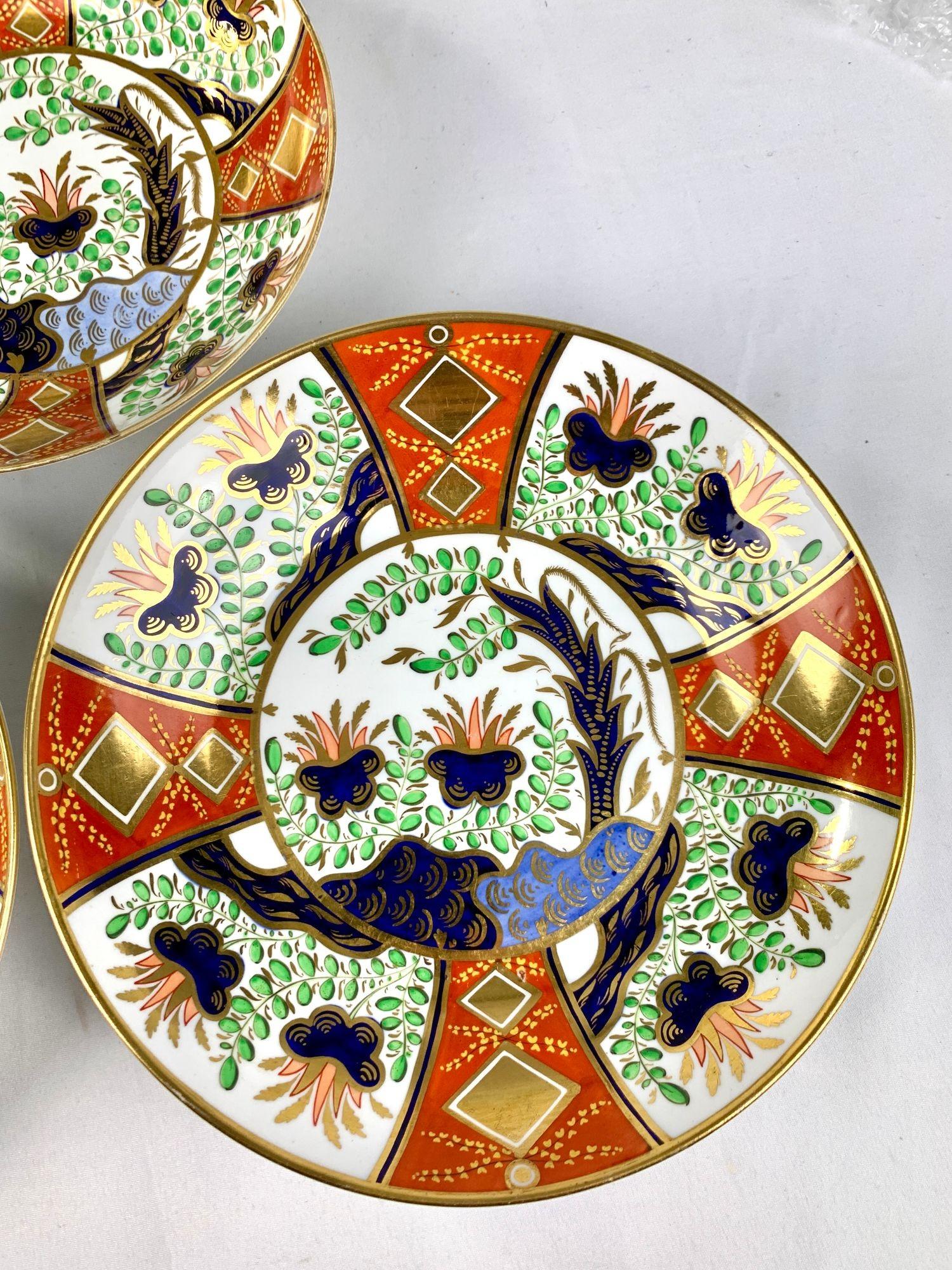 Porcellana Set di tre piatti antichi in porcellana di Spode in stile Imari inglese Circa 1820 in vendita