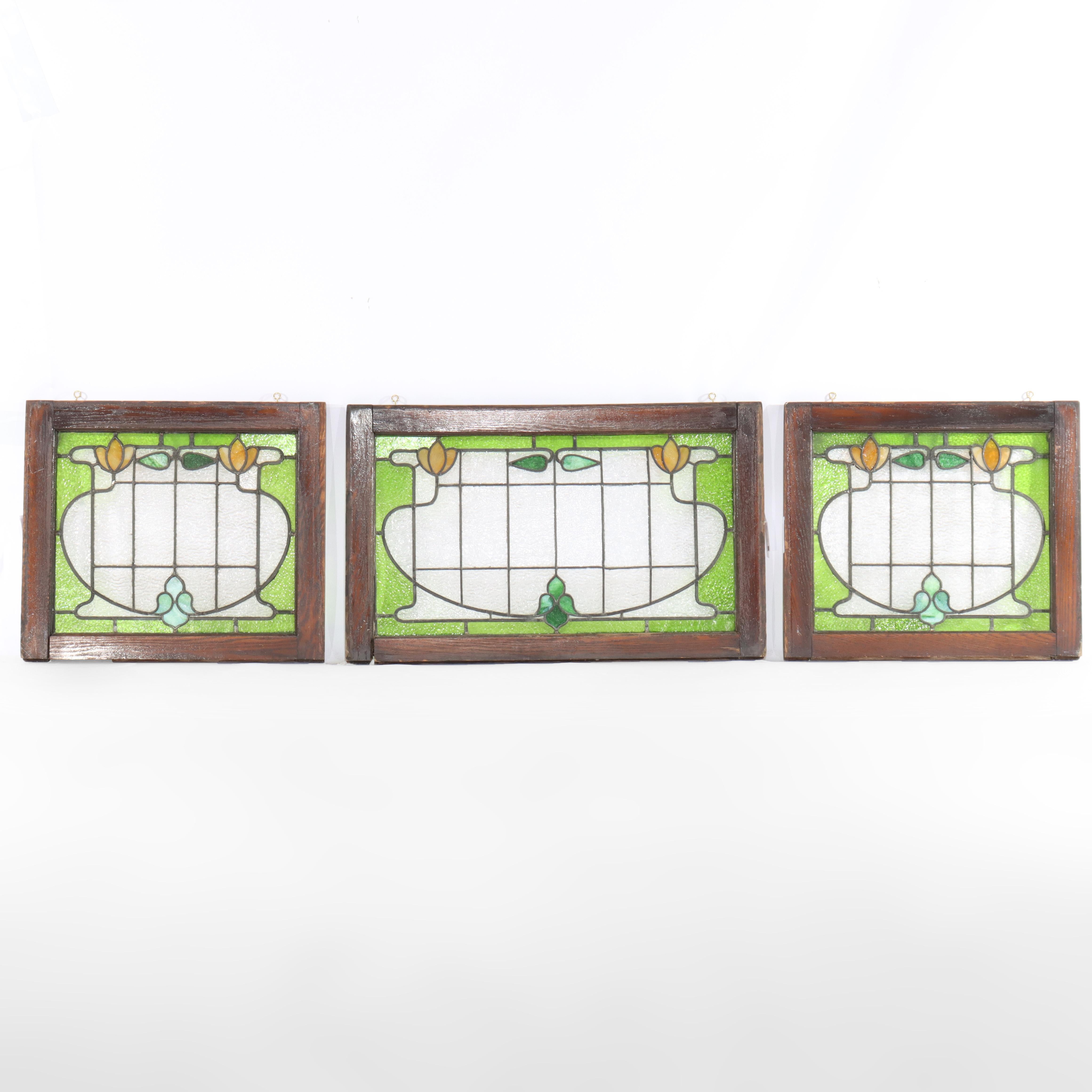 Conjunto de tres vidrieras antiguas estilizadas Arts & Crafts C1910 Artes y manualidades en venta