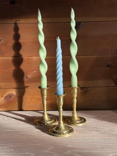 Juego de tres candeleros suecos antiguos de latón,  1866