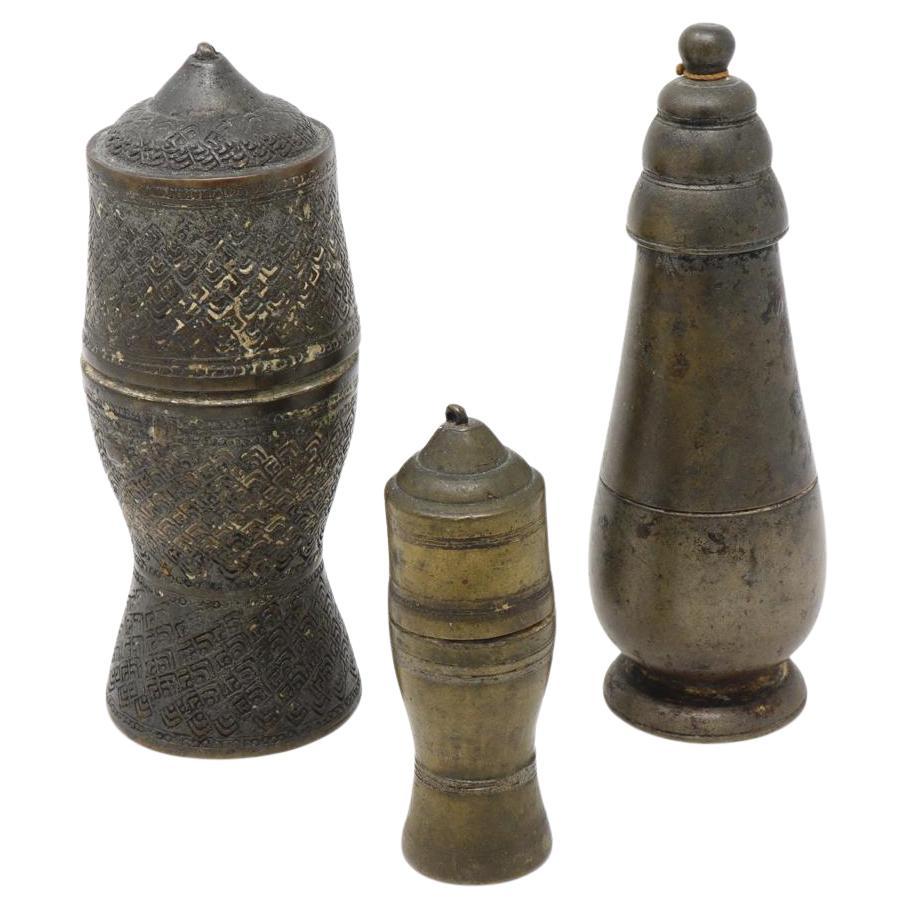 Juego de tres cajas de cal de bronce tailandés antiguo