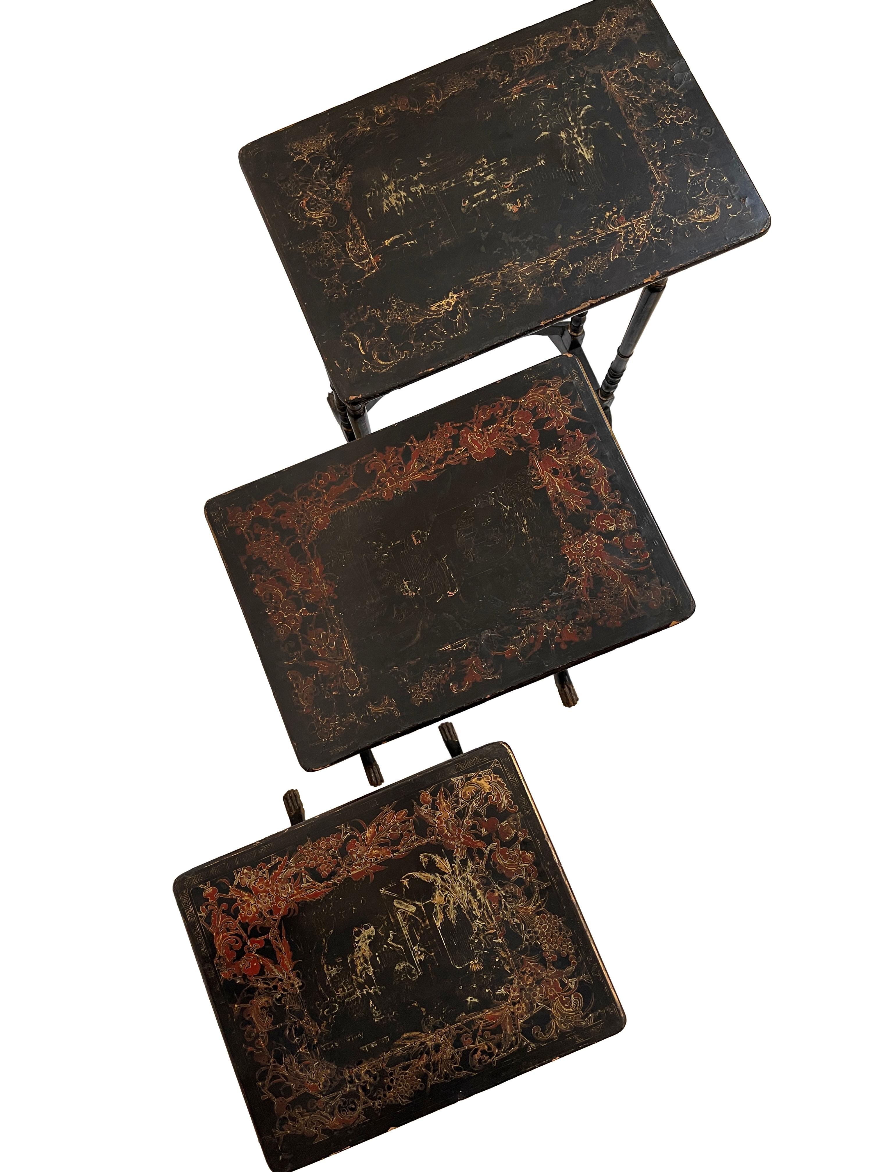 Fin du XIXe siècle Ensemble de trois tables d'appoint anciennes victoriennes vintage style chinoiserie en bois d'ébène en vente