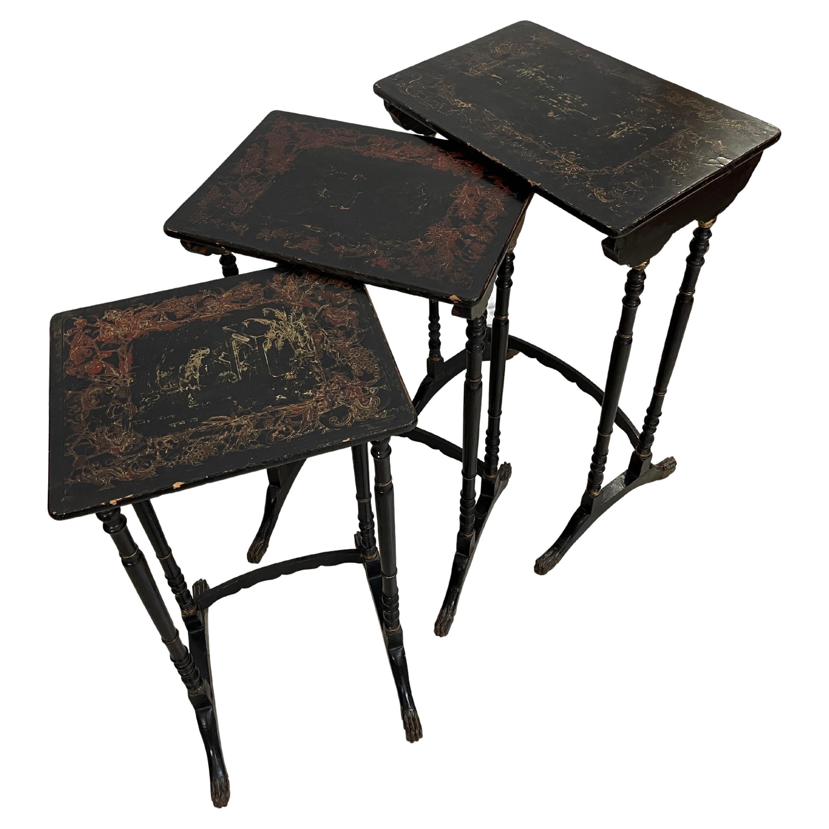 Ensemble de trois tables d'appoint anciennes victoriennes vintage style chinoiserie en bois d'ébène en vente