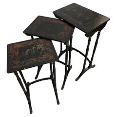 Ensemble de trois tables d'appoint anciennes victoriennes vintage style chinoiserie en bois d'ébène