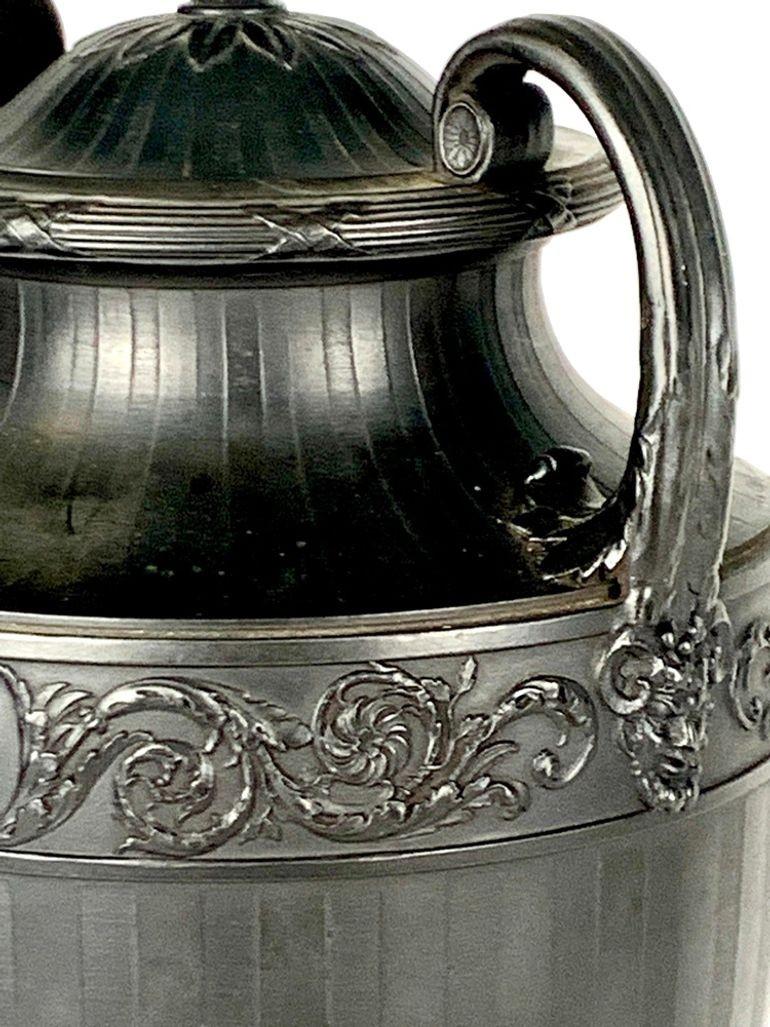 Ensemble de trois vases anciens en basalte noir de Wedgwood, Angleterre 18e siècle Ca. 1775 en vente 3