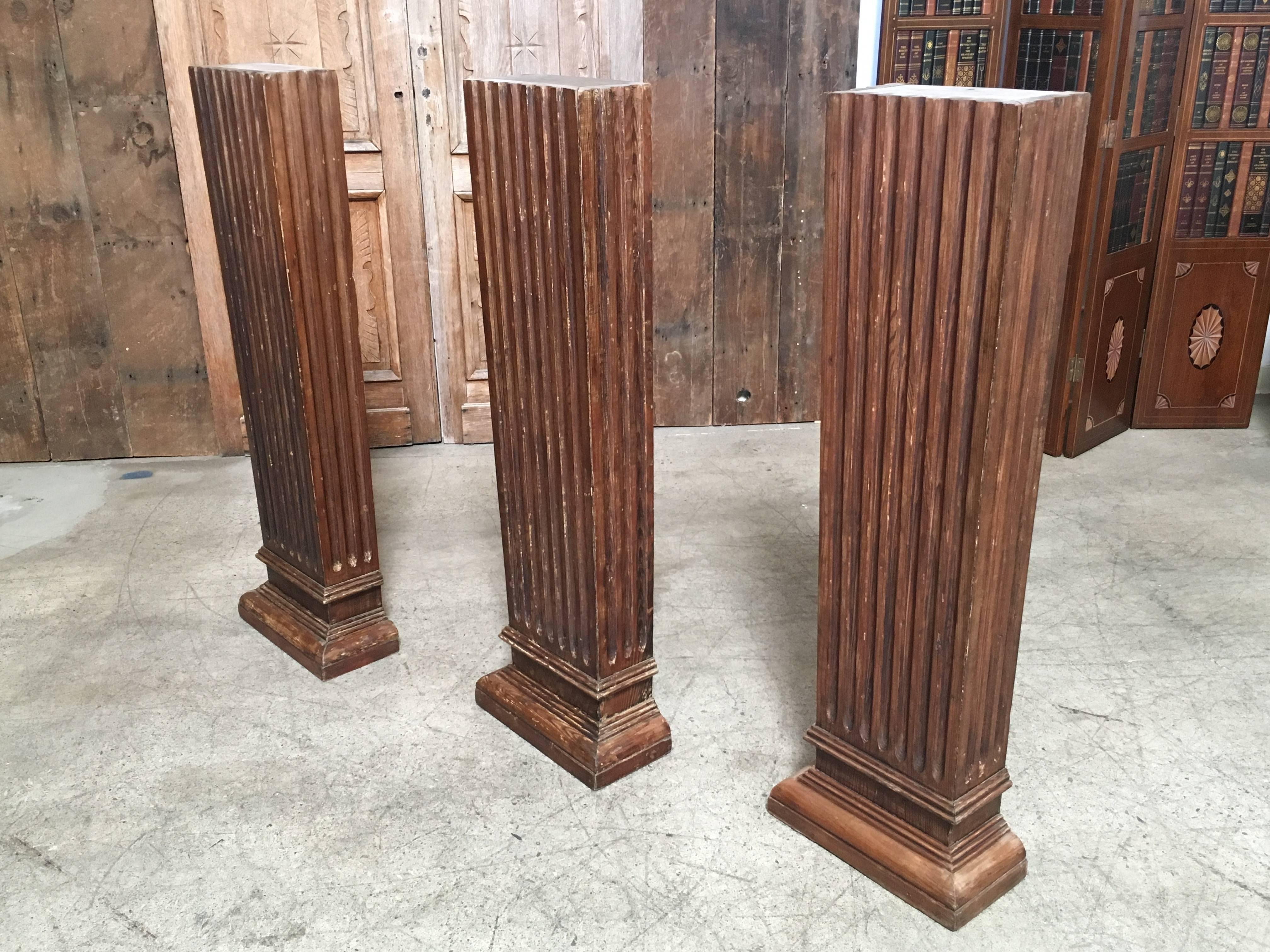 Set von drei antiken Holzsäulen im Angebot 10