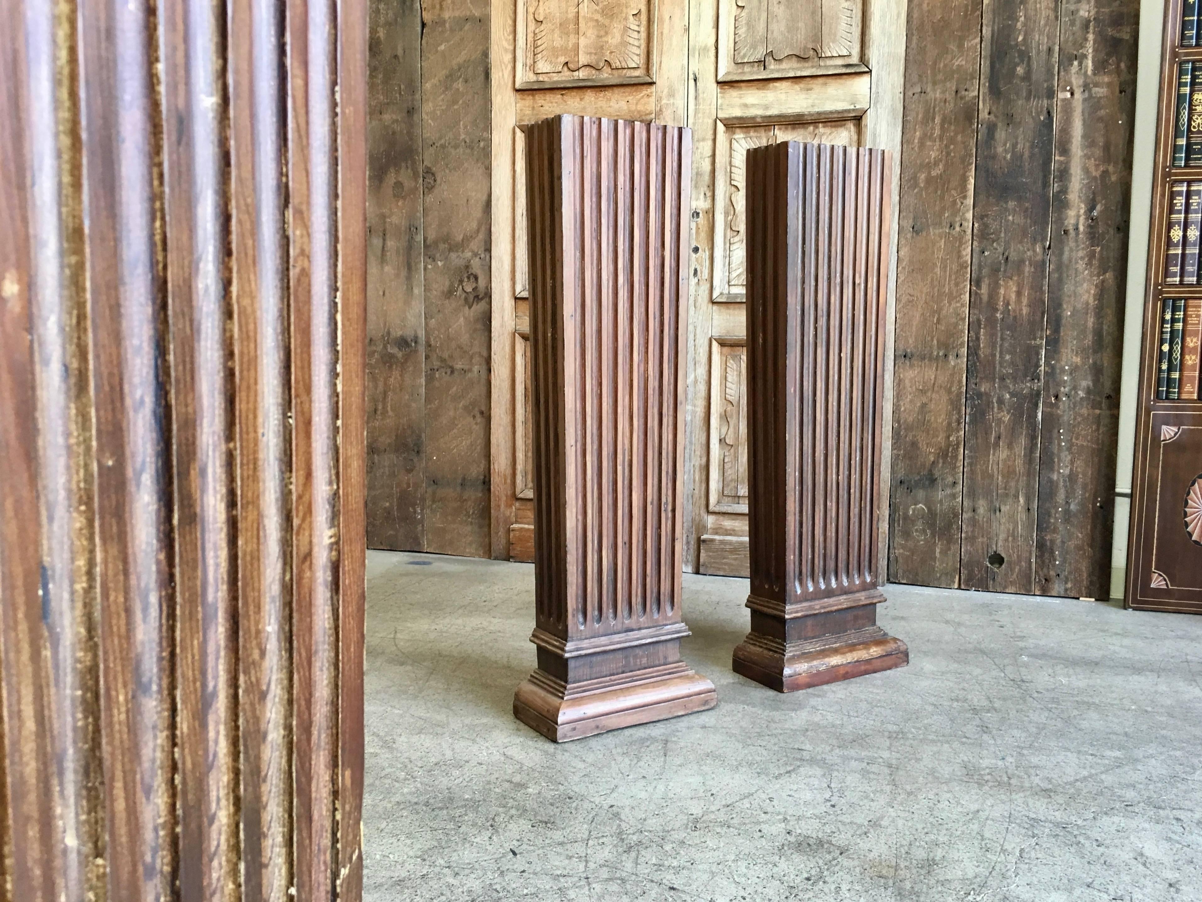 Set von drei antiken Holzsäulen (19. Jahrhundert) im Angebot