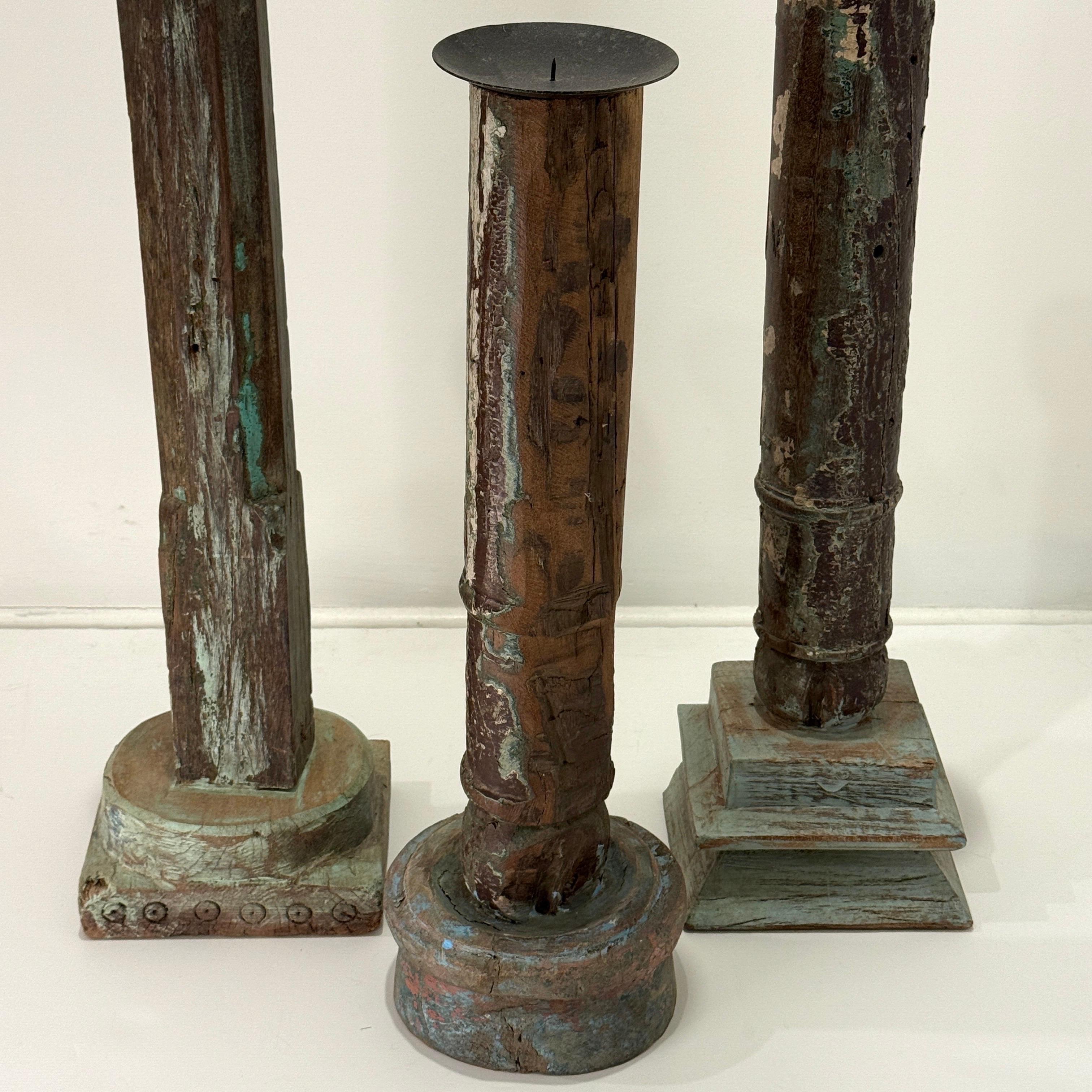 Ensemble de trois bougeoirs à colonne de récupération architecturale, C.I.C. Bon état - En vente à Fort Lauderdale, FL