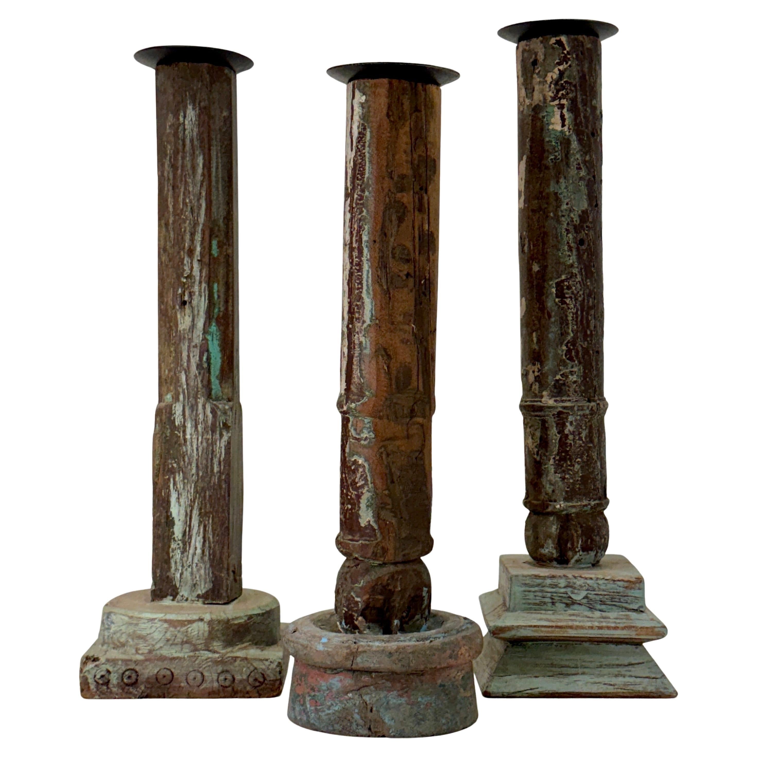 Ensemble de trois bougeoirs à colonne de récupération architecturale, C.I.C. en vente