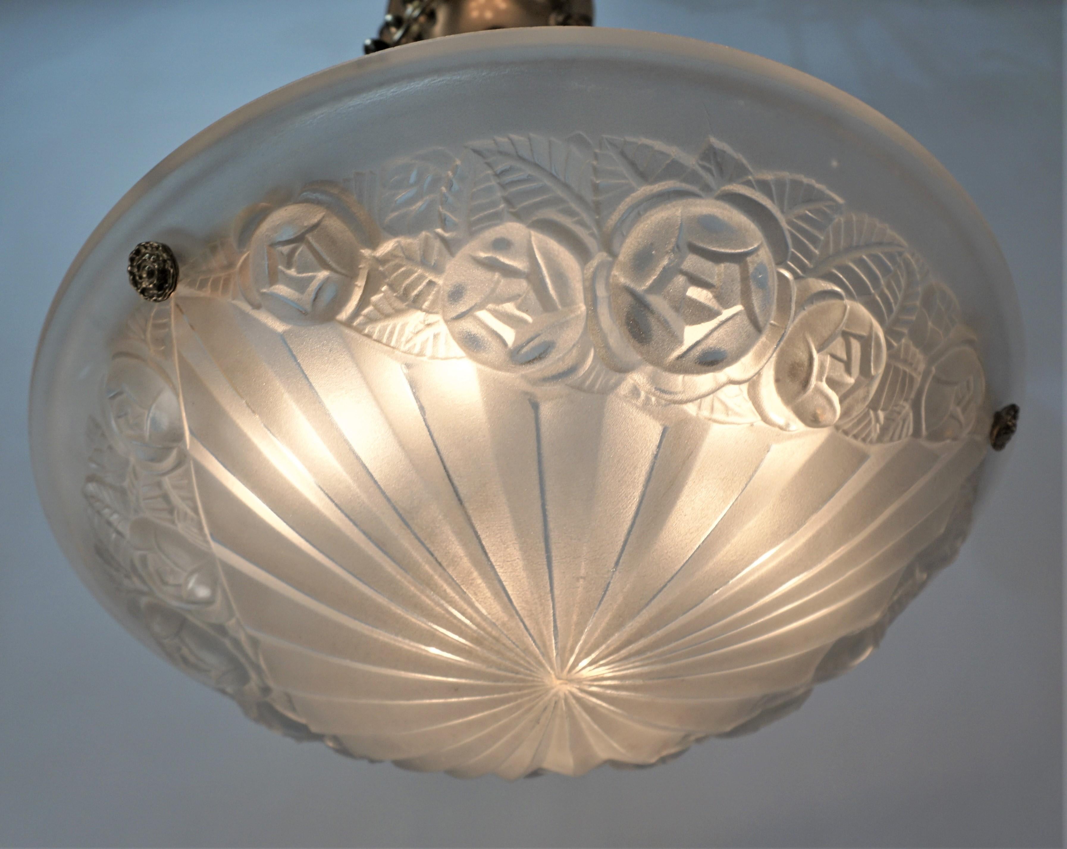 Klarer Frost Glas mit satinierten Bronze Hardware sechs Licht Art Deco Kronleuchter von Degue.