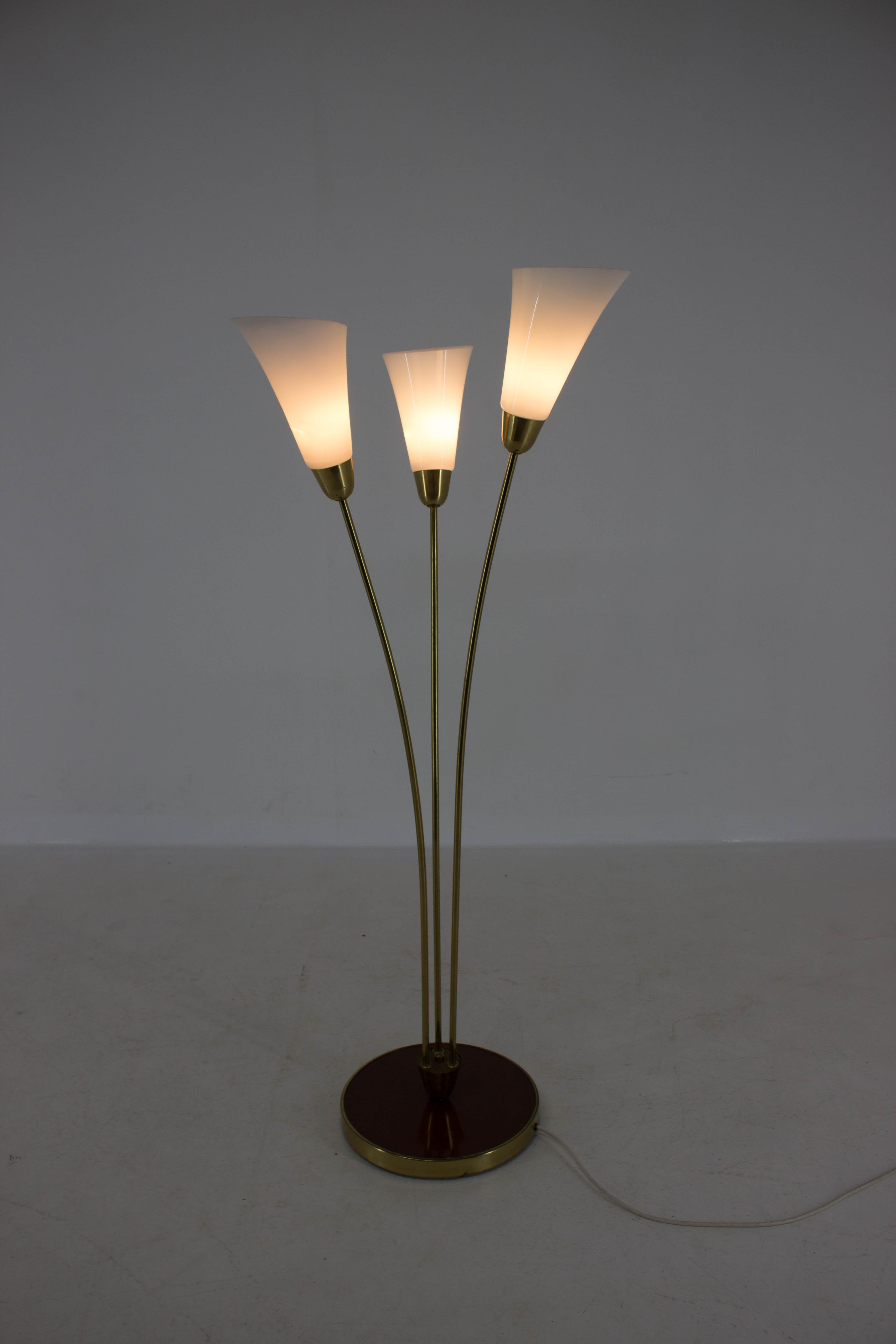 Laiton Ensemble de trois lampadaires Art Déco, années 1940 en vente