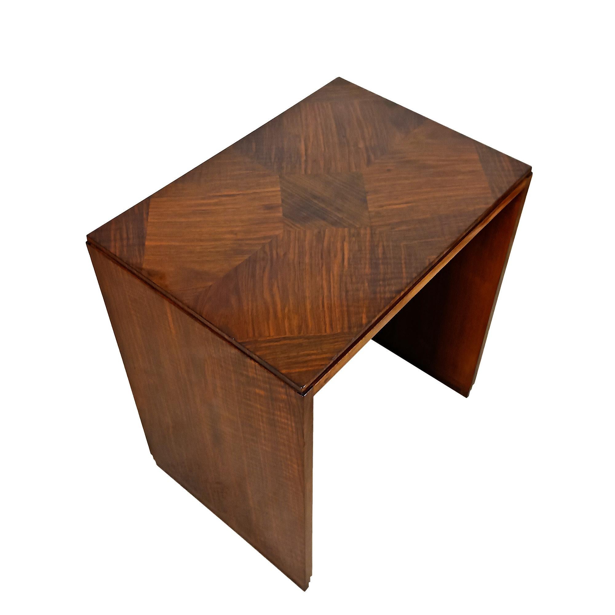 Milieu du XXe siècle Ensemble de trois tables gigognes Art déco - France 1930 en vente