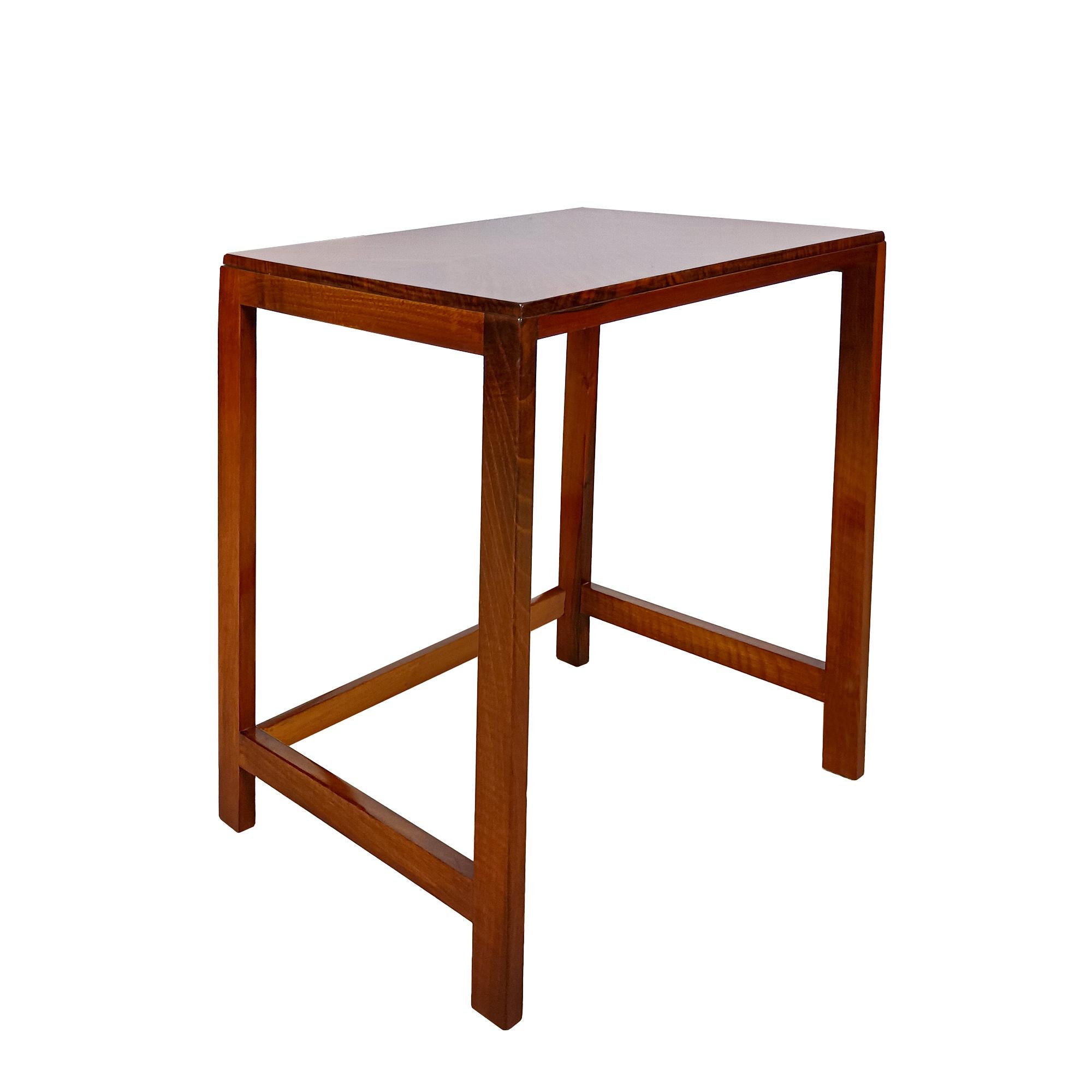 Noyer Ensemble de trois tables gigognes Art déco - France 1930 en vente