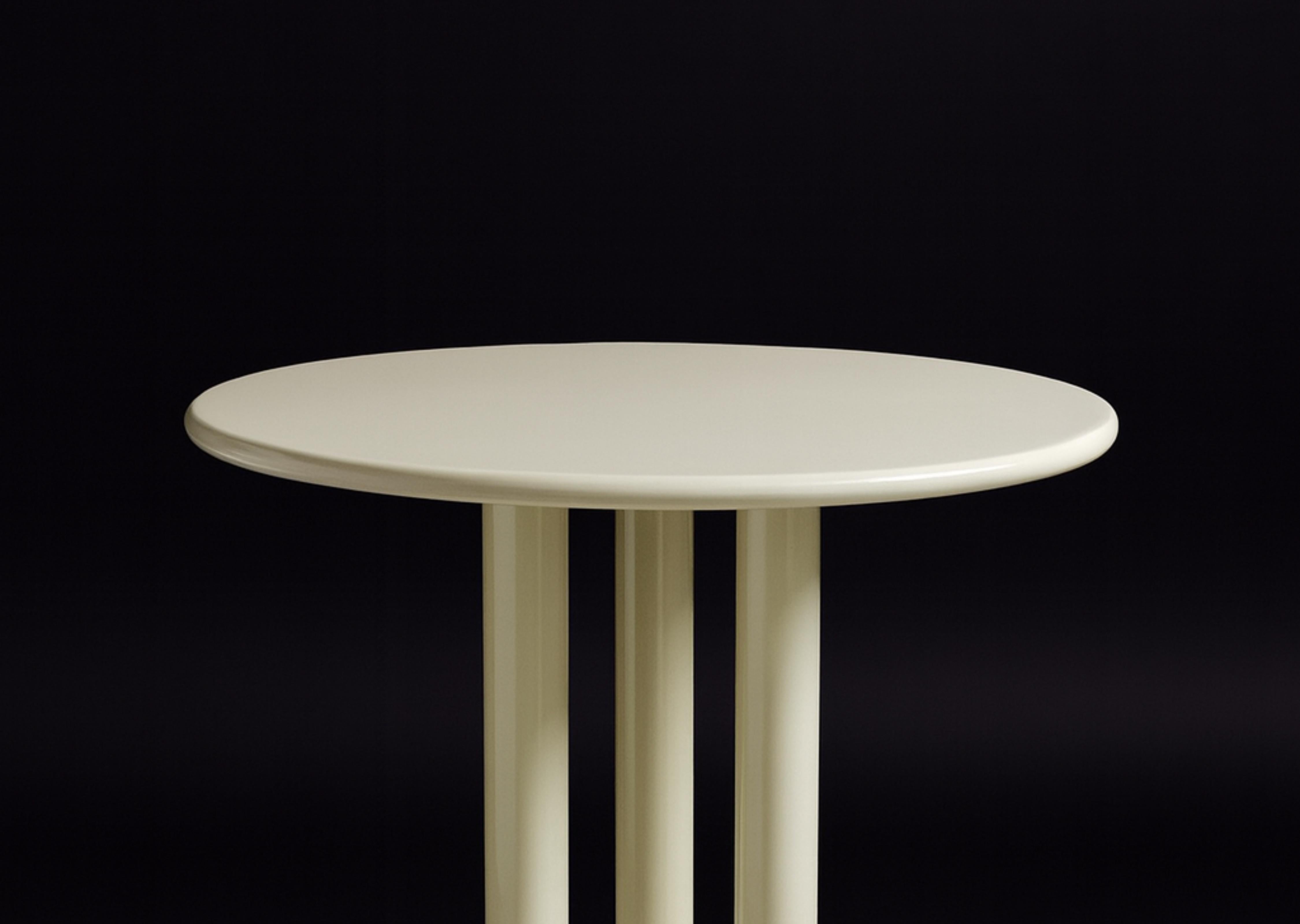 Set of three Art Deco Off White Chestnut Pedestal Table, 20th Century In Good Condition For Sale In Lisbon, PT