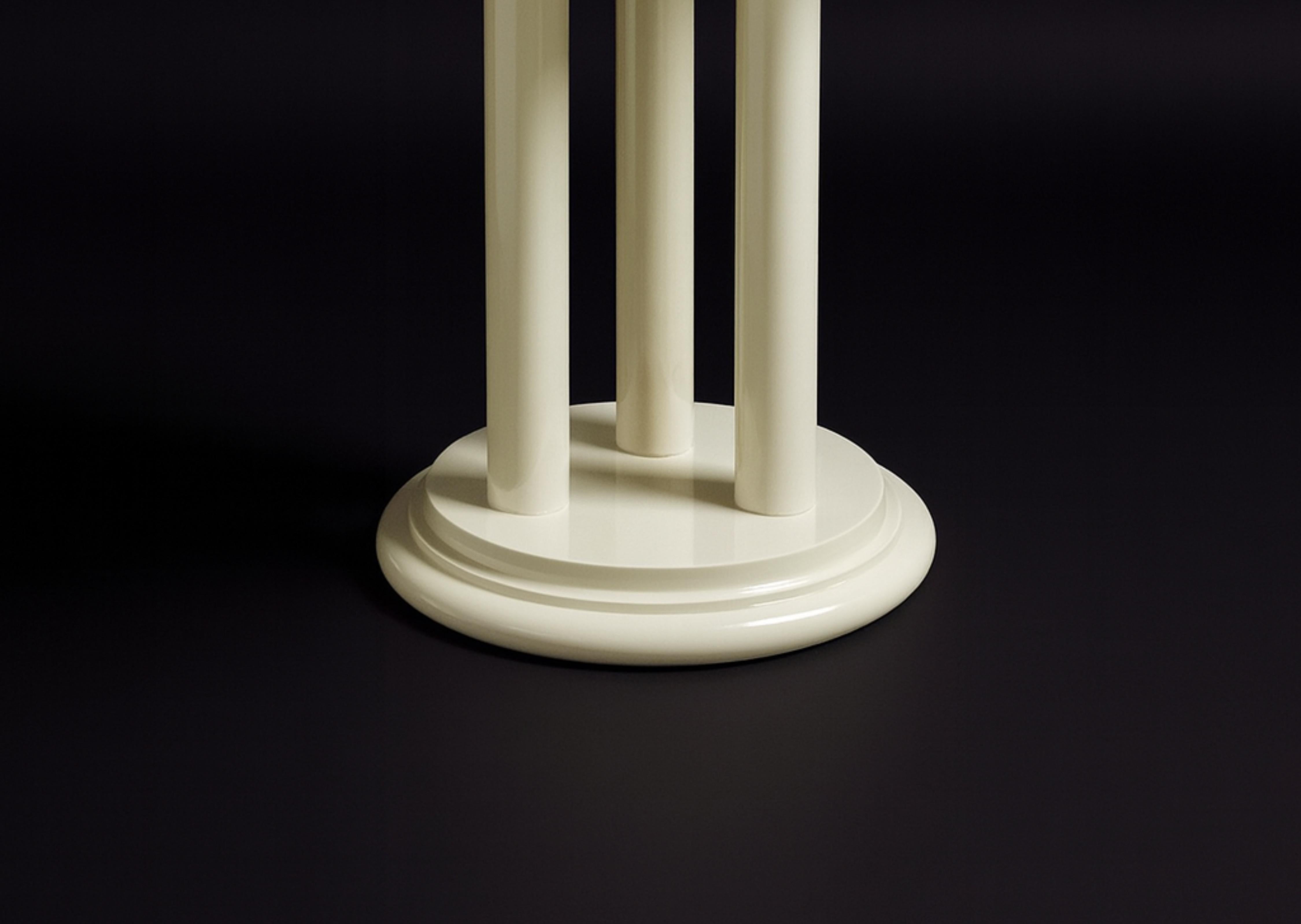Set of three Art Deco Off White Chestnut Pedestal Table, 20th Century For Sale 1