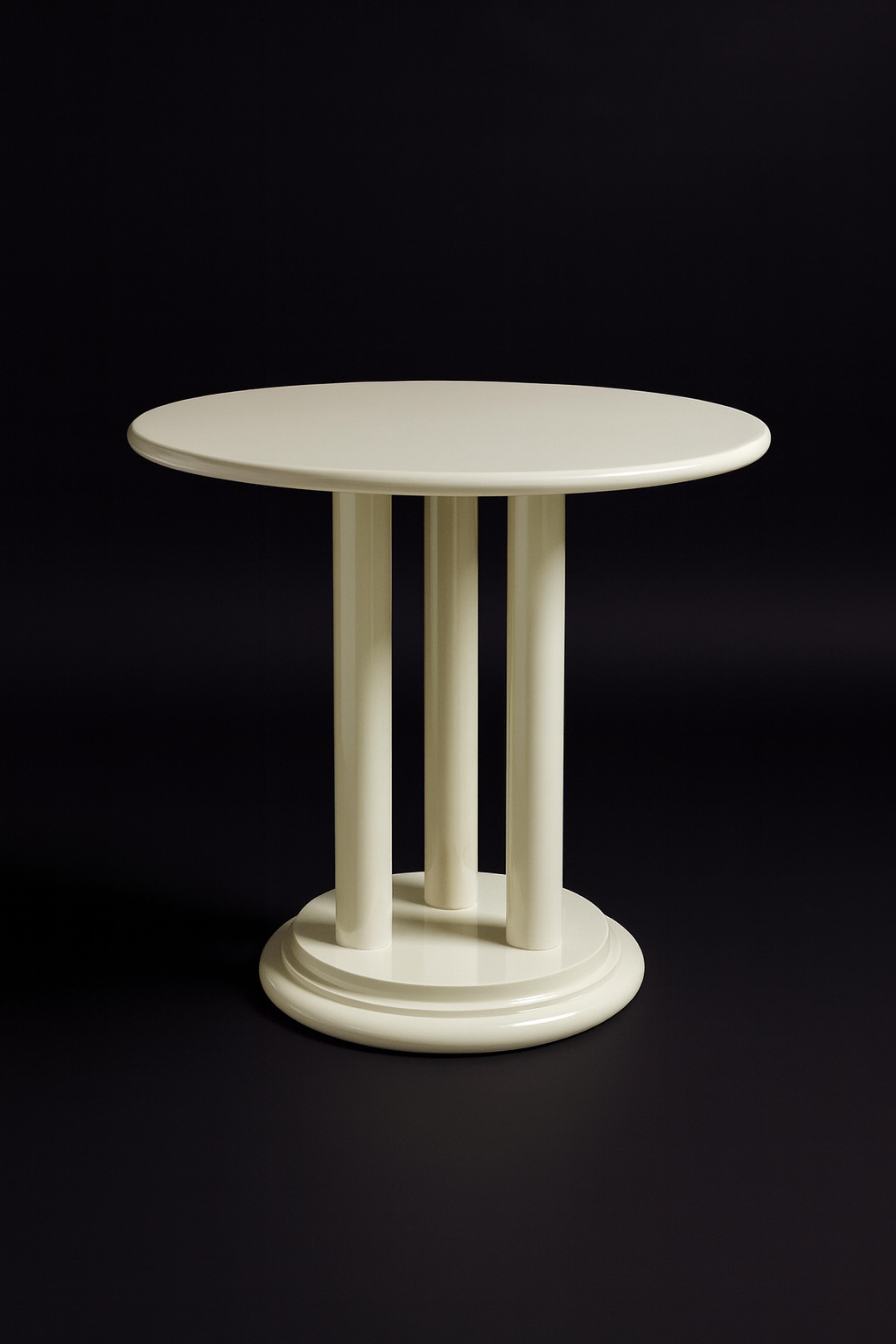 Set of three Art Deco Off White Chestnut Pedestal Table, 20th Century For Sale 2