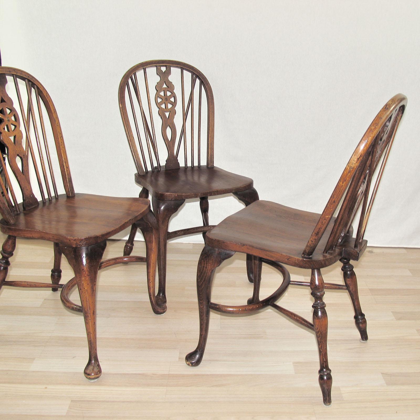 Mid-20th Century Set of Three Ash and Beech Wheelback Windsor Chairs with Cabriole Leg, England
