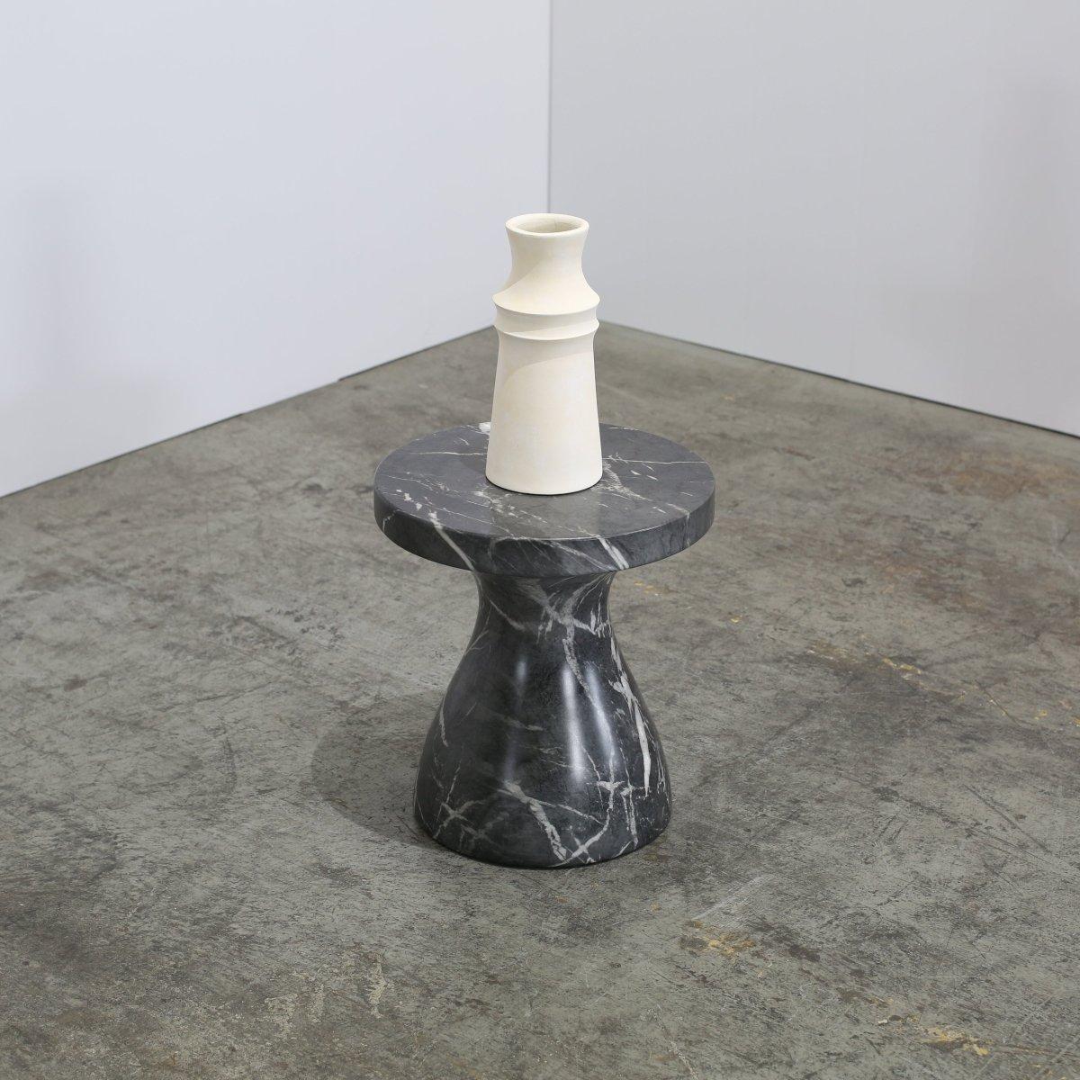 Ensemble de trois pots en céramique assortis en vente 5