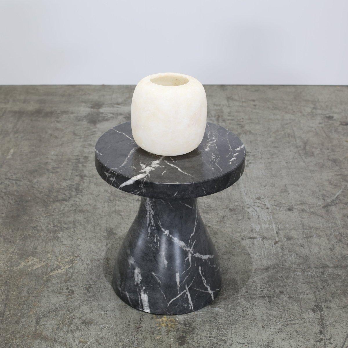 Ensemble de trois pots en céramique assortis en vente 6