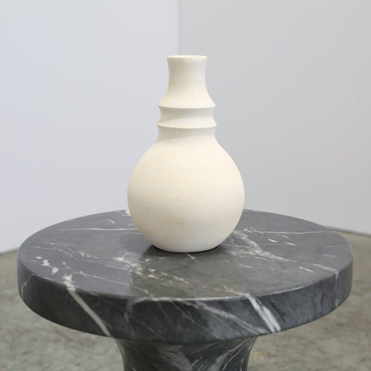 Moderne Ensemble de trois pots en céramique assortis en vente