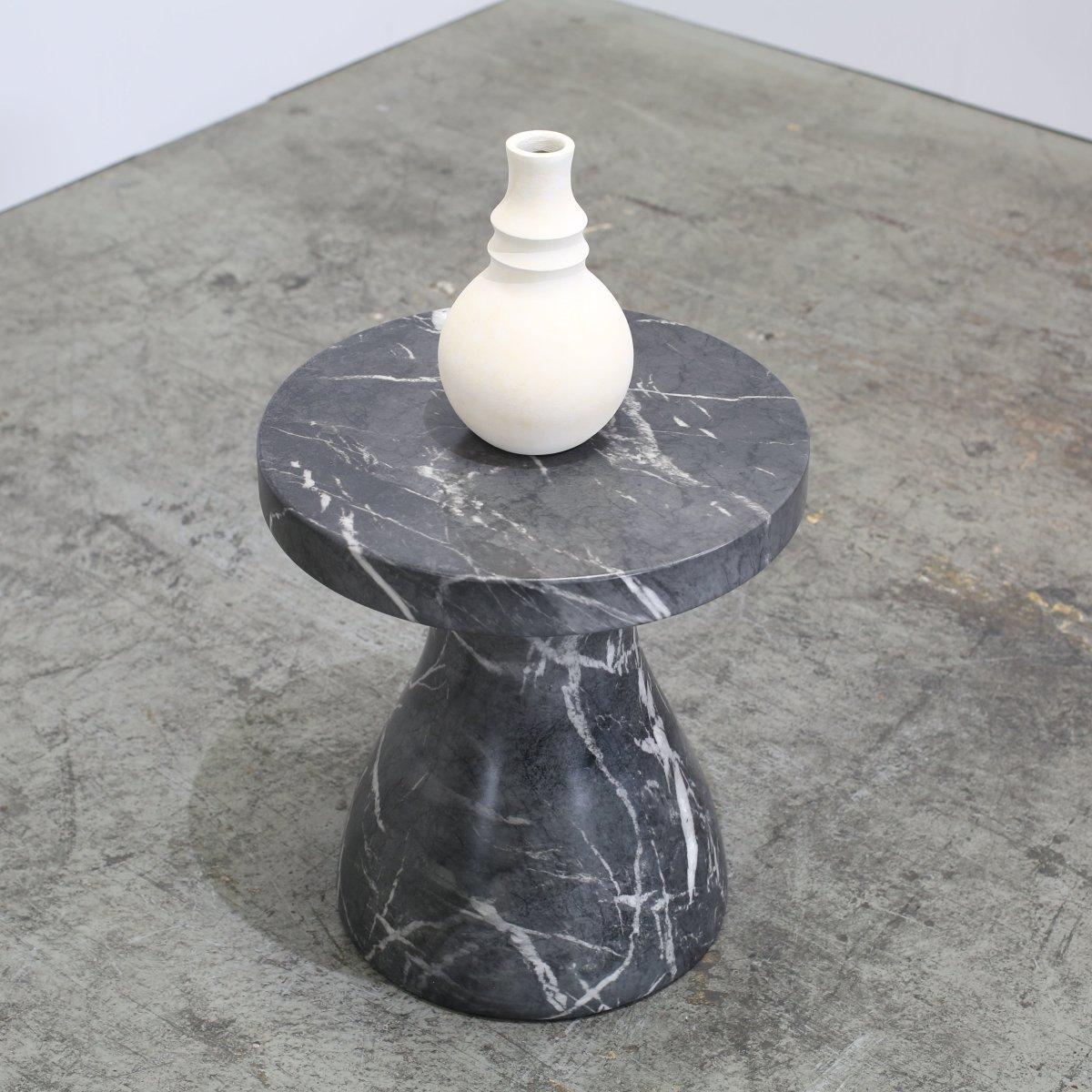 Britannique Ensemble de trois pots en céramique assortis en vente