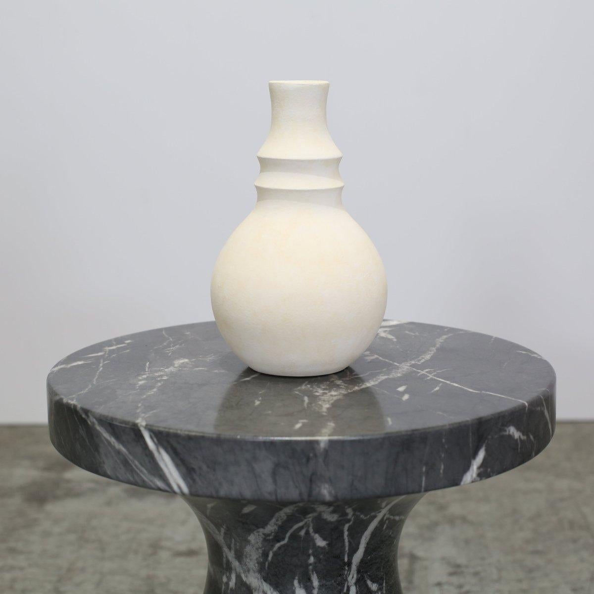 XXIe siècle et contemporain Ensemble de trois pots en céramique assortis en vente