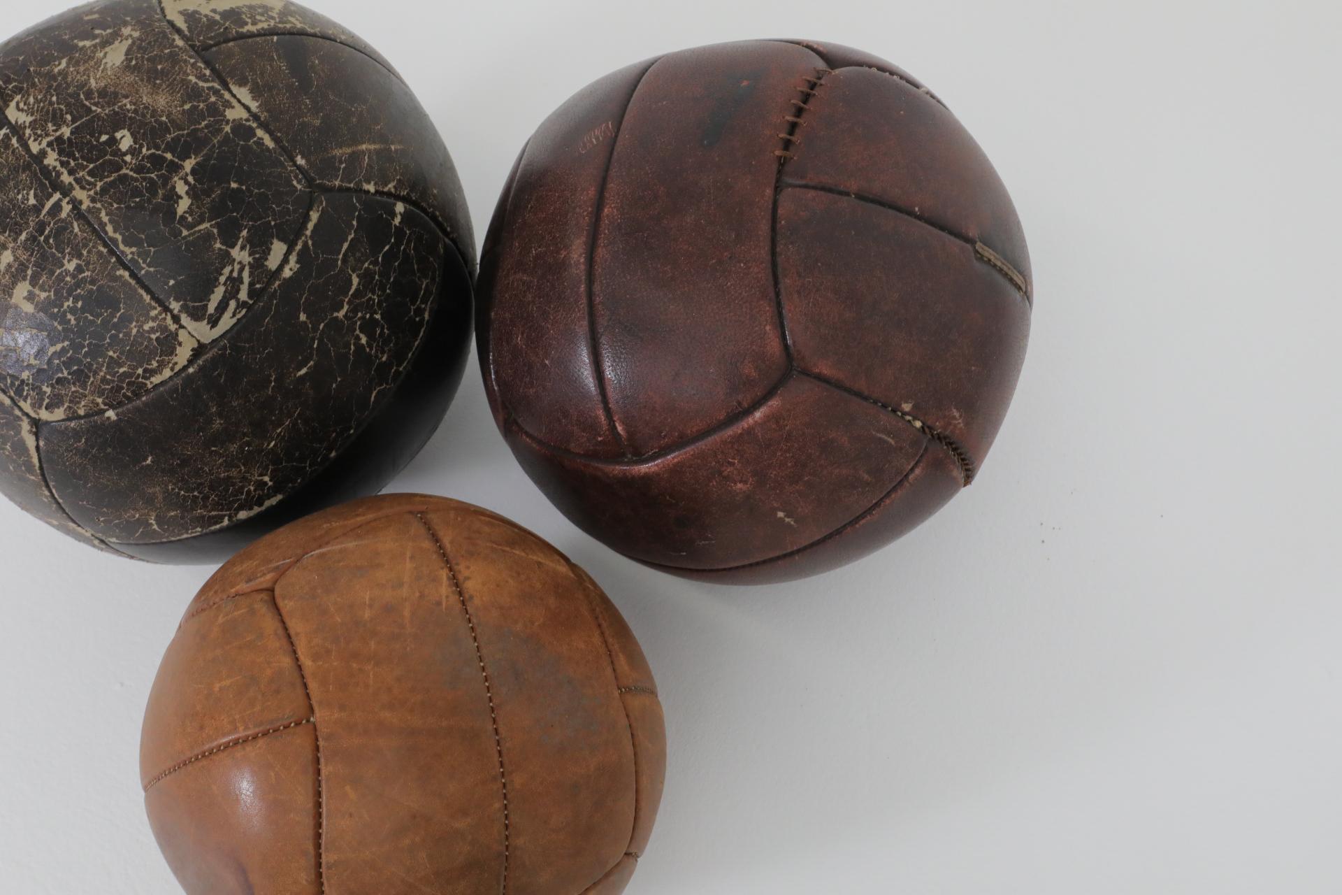 Juego de tres balones medicinales de gimnasia de cuero vintage surtidos en Bueno estado para la venta en Los Angeles, CA