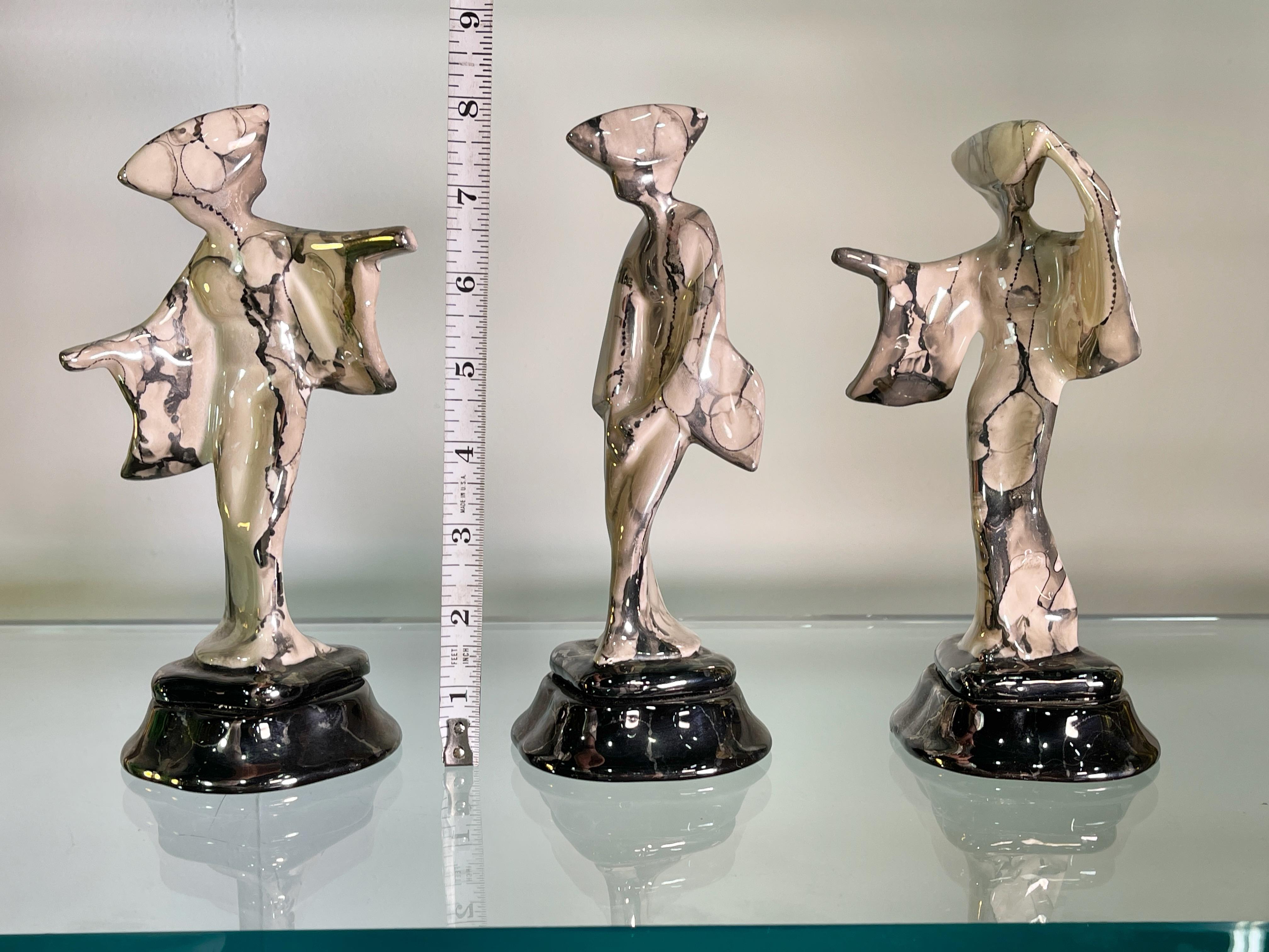 Conjunto de Tres Figuras Bailarinas de Cerámica Awa Odori en venta 3