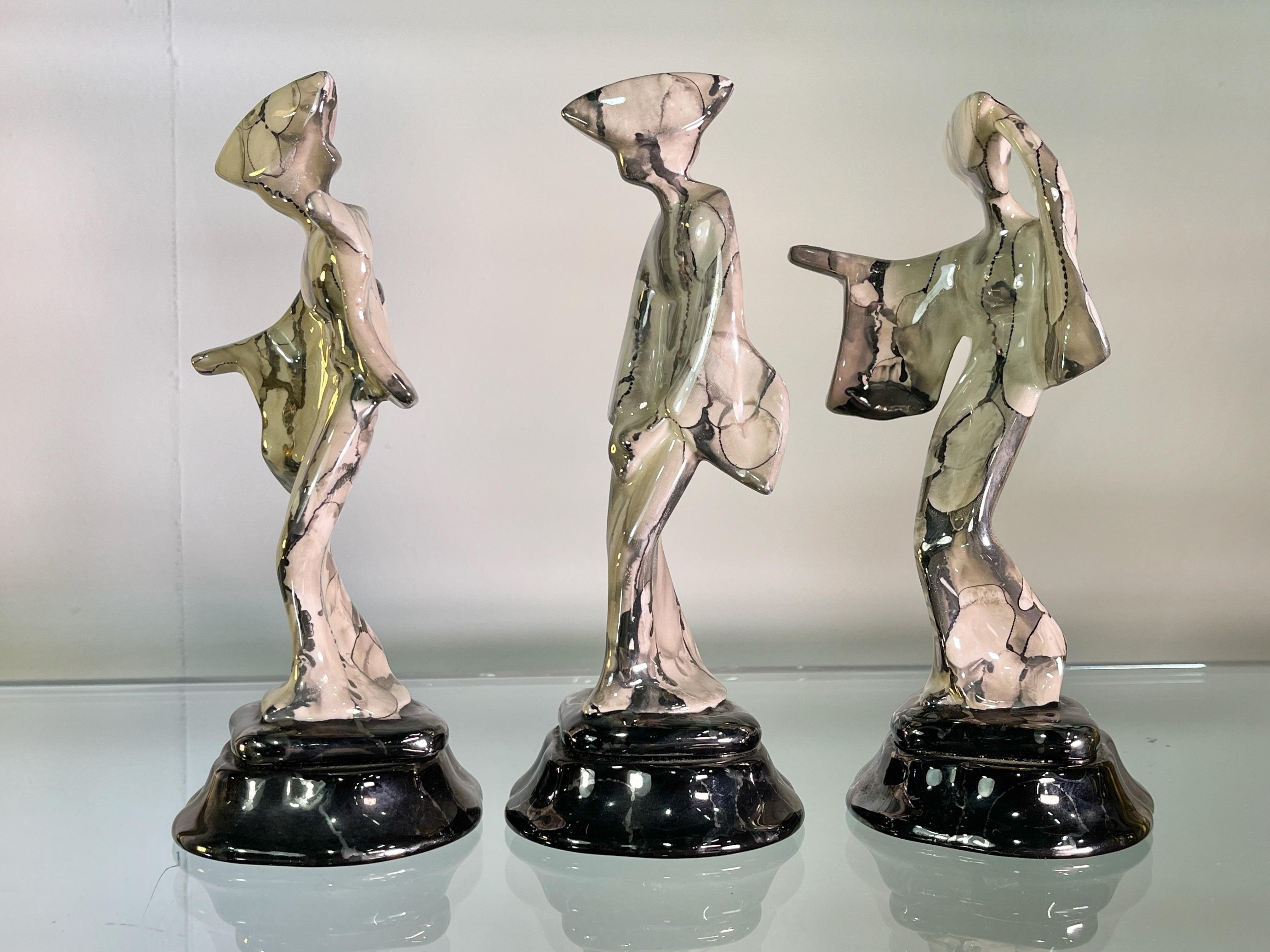 Conjunto de Tres Figuras Bailarinas de Cerámica Awa Odori en Bueno estado para la venta en Hanover, MA