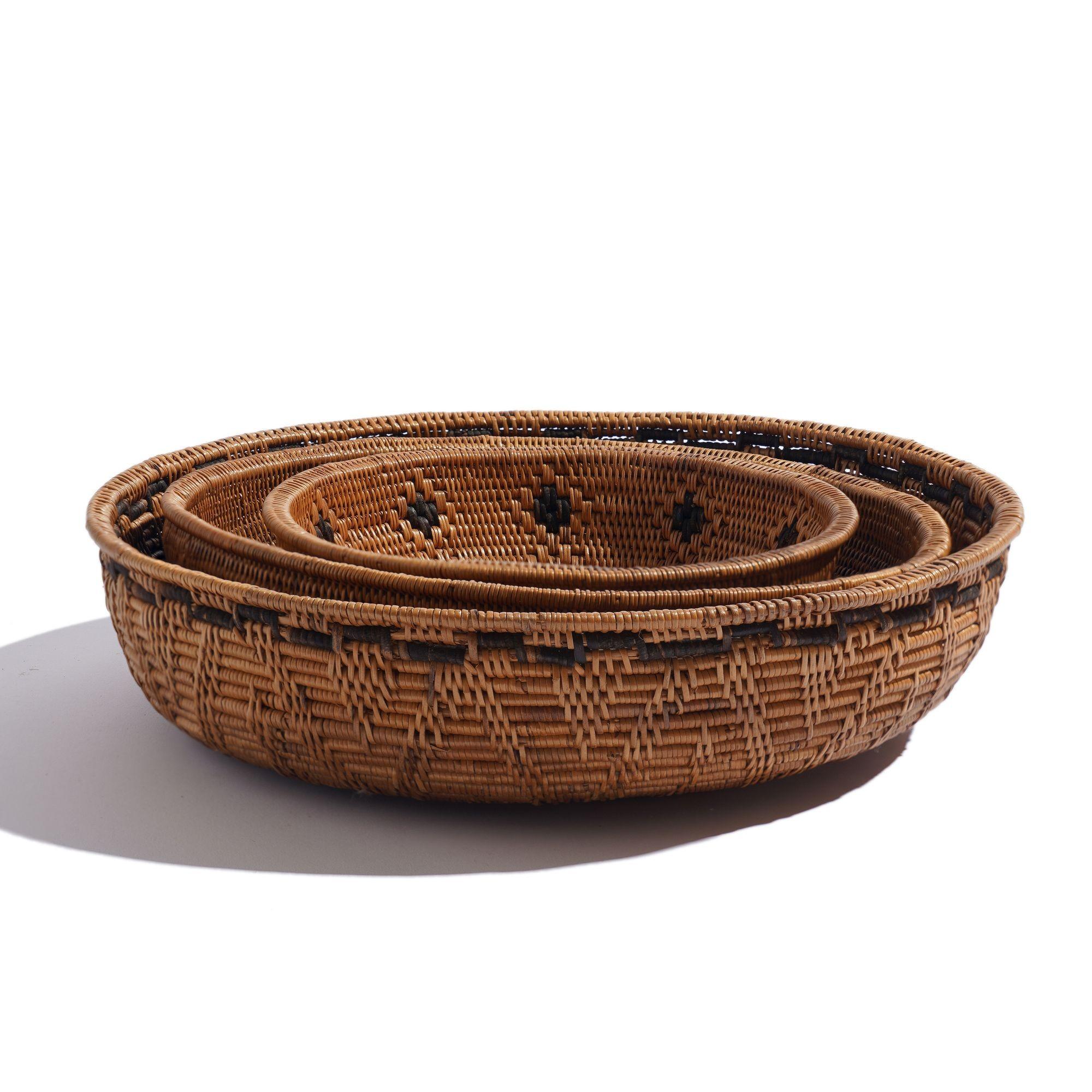 Seagrass Set of three Balinese woven nesting baskets For Sale