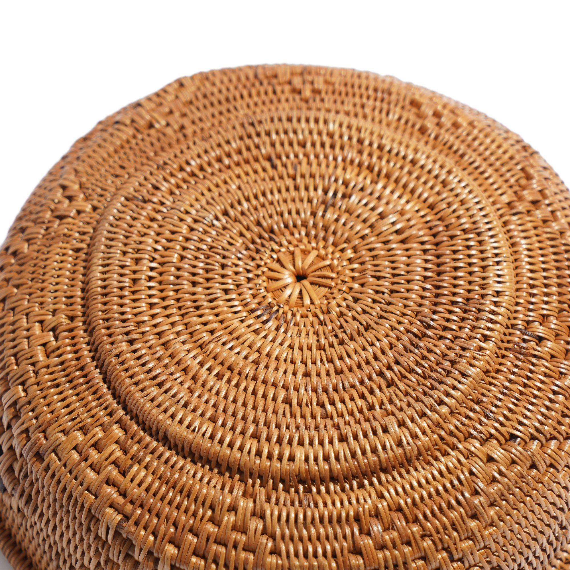 Set of three Balinese woven nesting baskets For Sale 4
