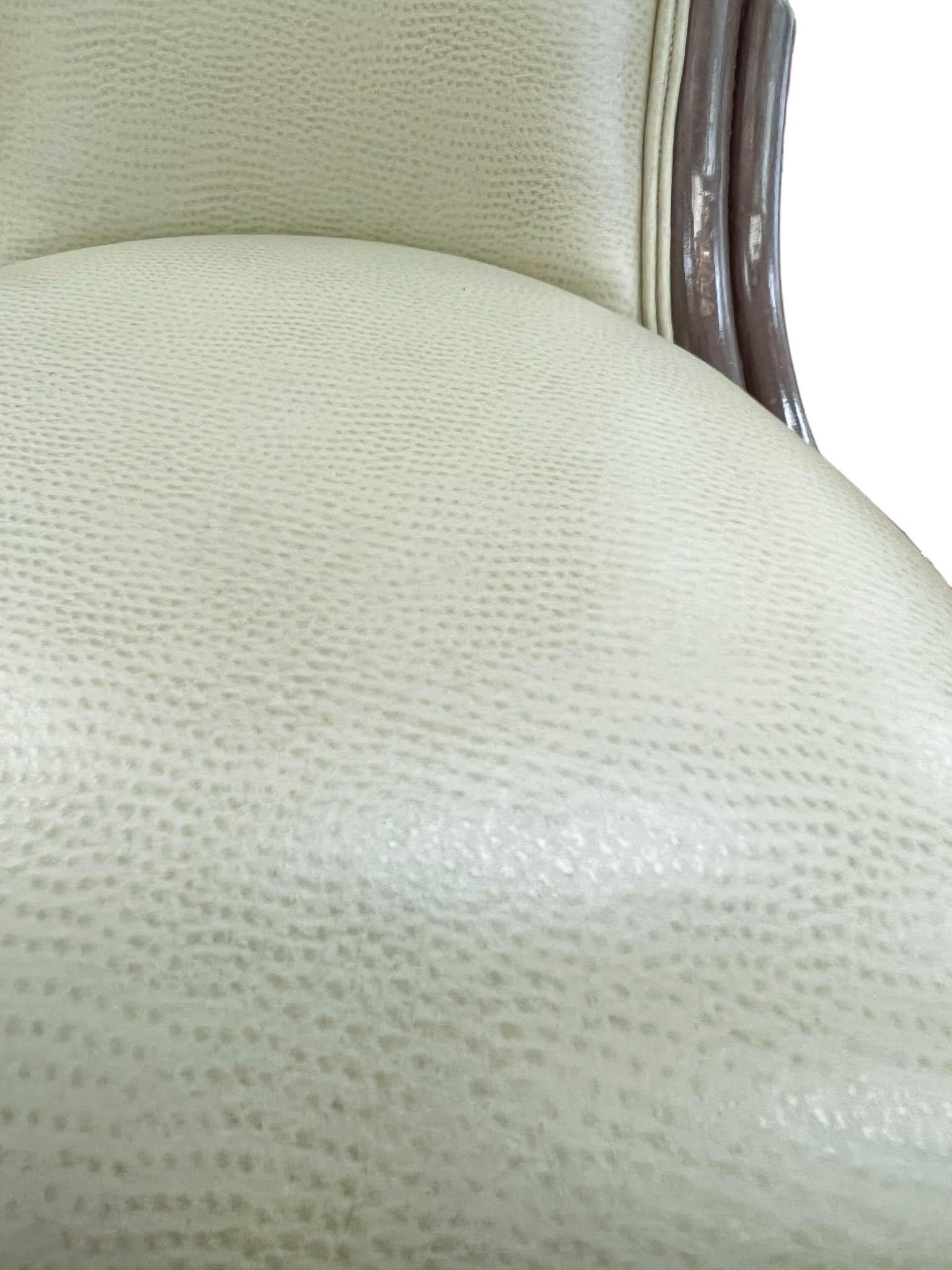 Ensemble de trois chaises d'appoint en bambou en vente 7