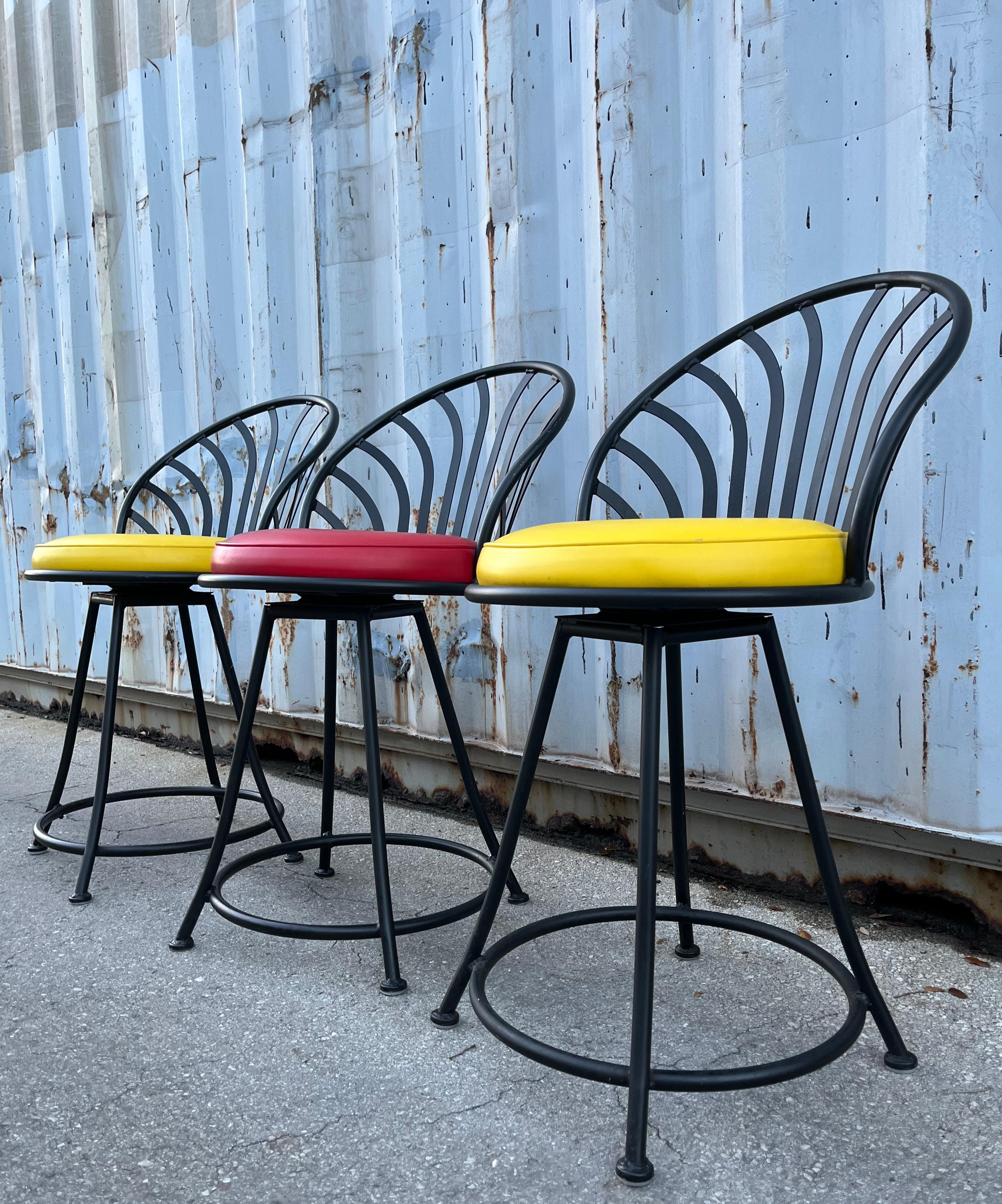 Set of Three Bar Stools by Arthur Umanoff for Shaver Howard Inc. Circa 1970s For Sale 4