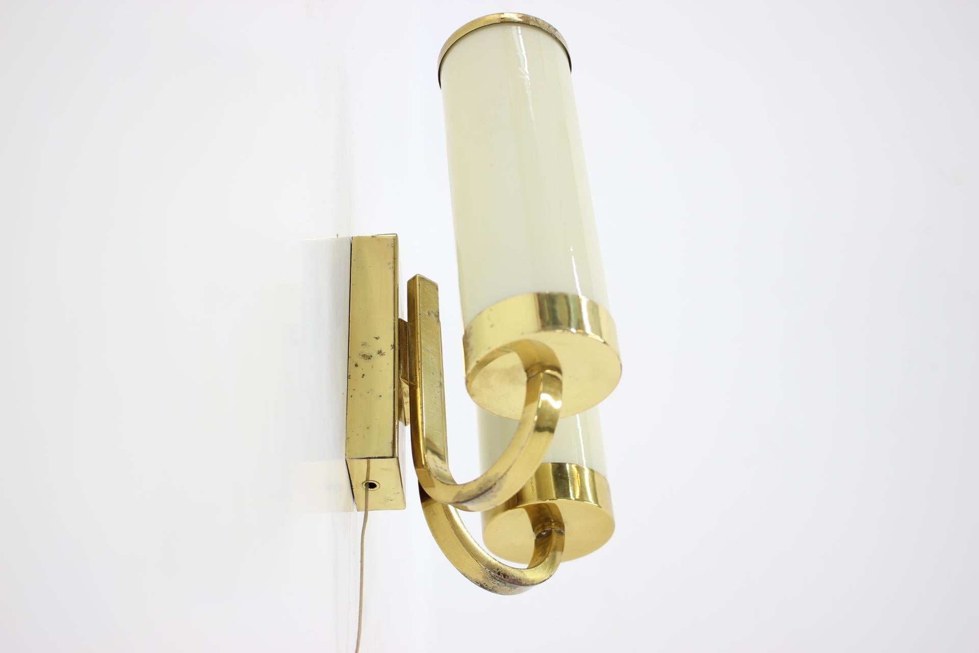 Set of Three Beautiful Art Deco/Bauhaus Brass Wall Lamps / Scones, 1930s In Good Condition In Praha, CZ