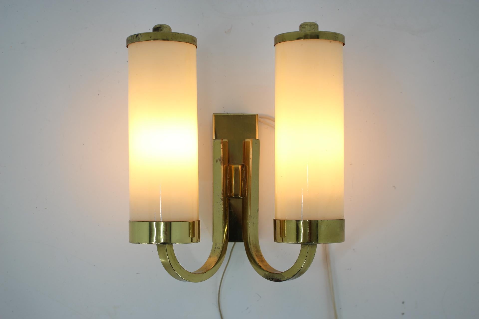 Set of Three Beautiful Art Deco/Bauhaus Brass Wall Lamps / Scones, 1930s 1