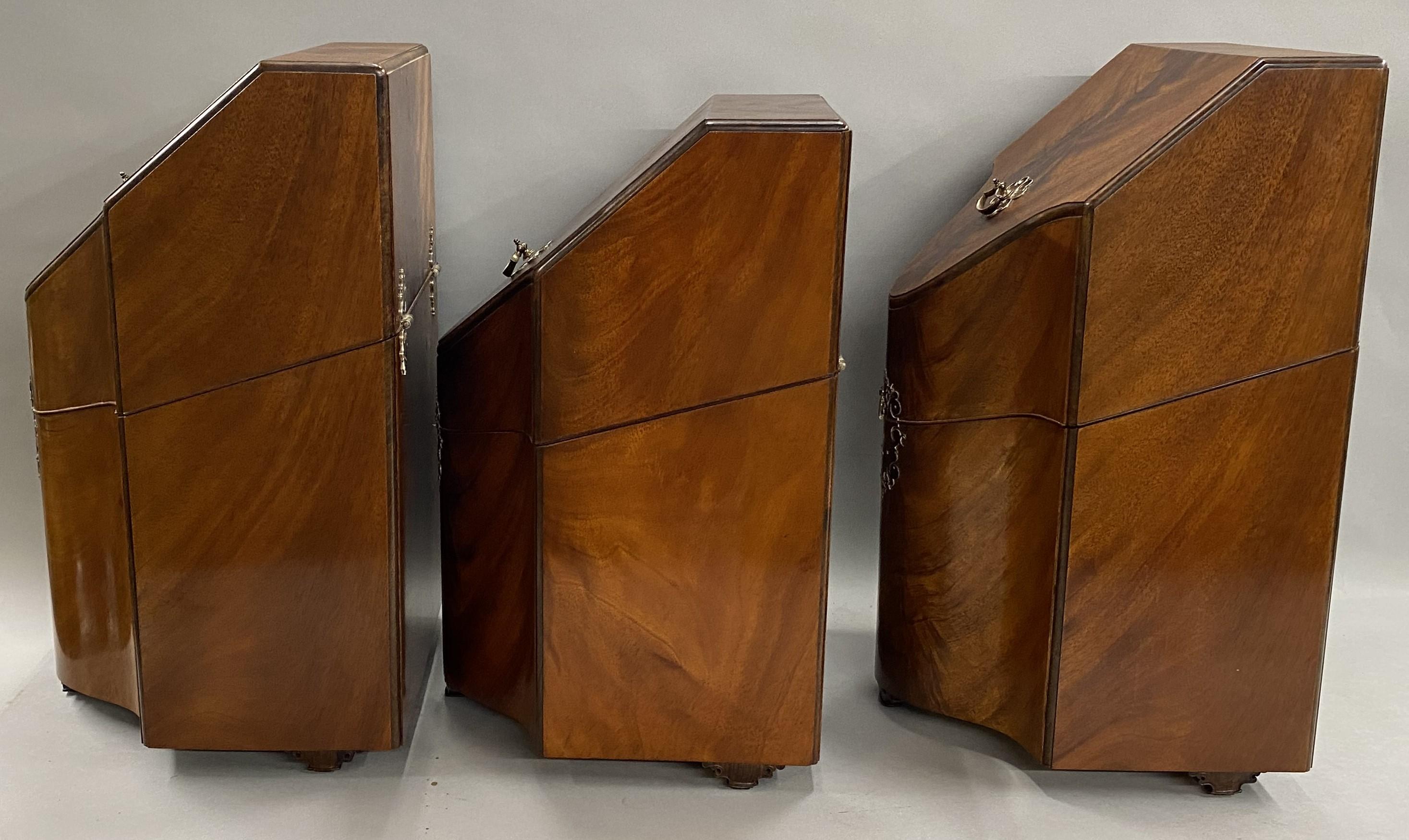Juego de tres Cuchilleros de Caoba de Estilo Georgiano Fabricados en Banco en Bueno estado para la venta en Milford, NH