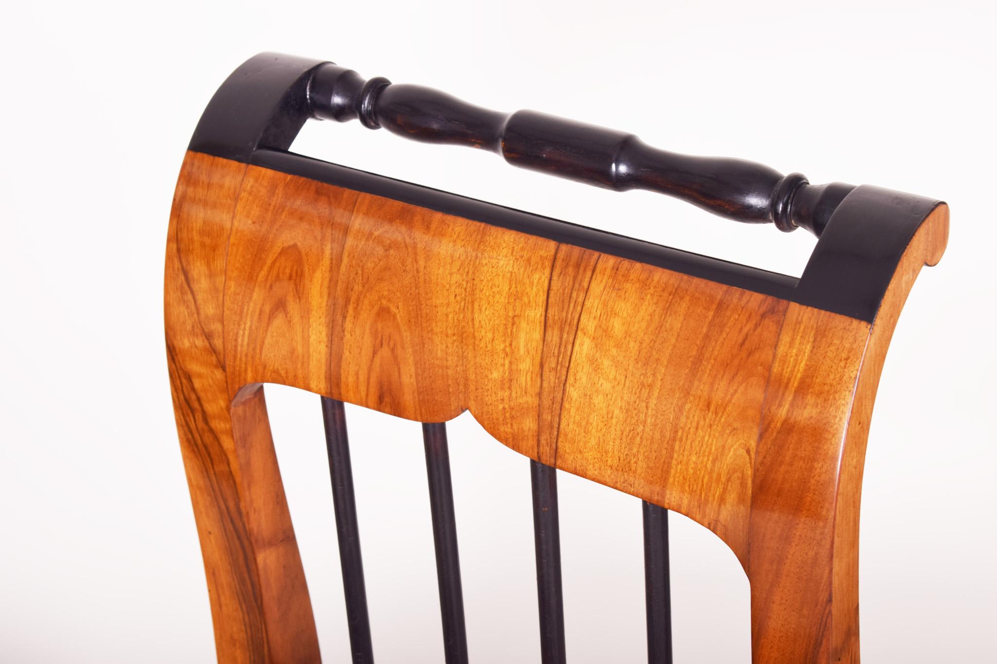 Set di tre sedie da pranzo Biedermeier, Made in Austria, anni '20 del XIX secolo, noce in vendita 5