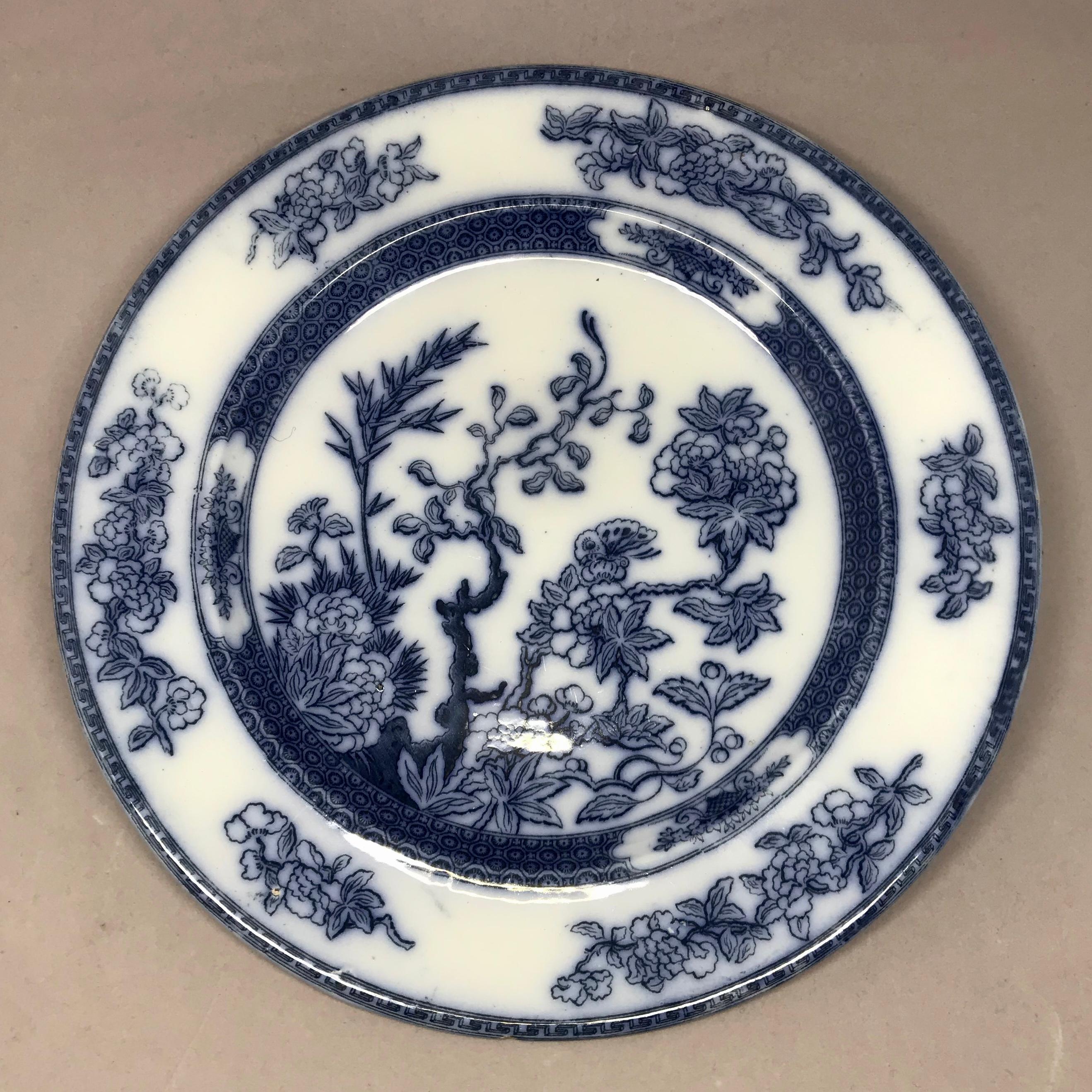 Set of three large blue and white Copeland Indian tree plates. Set of three, in unusual blue and white model of this pattern in a hard
glaze durable china made for the Middle Eastern market. Back is impress marked for Copeland with 