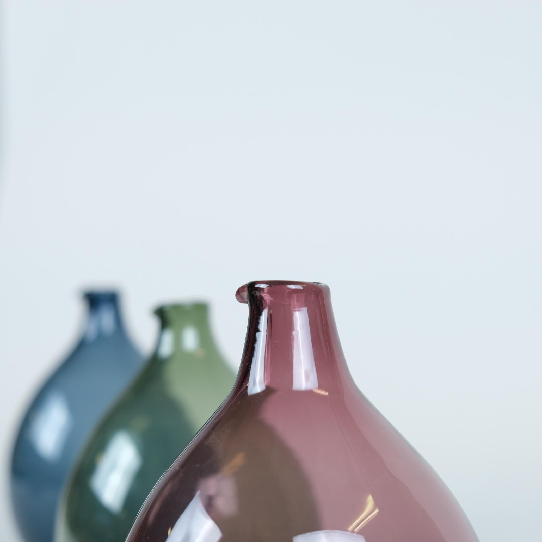 Mid-20th Century Set of Three Blue, Green and Violet Bird bottles, Timo Sarpaneva, Iittala, 1950s For Sale