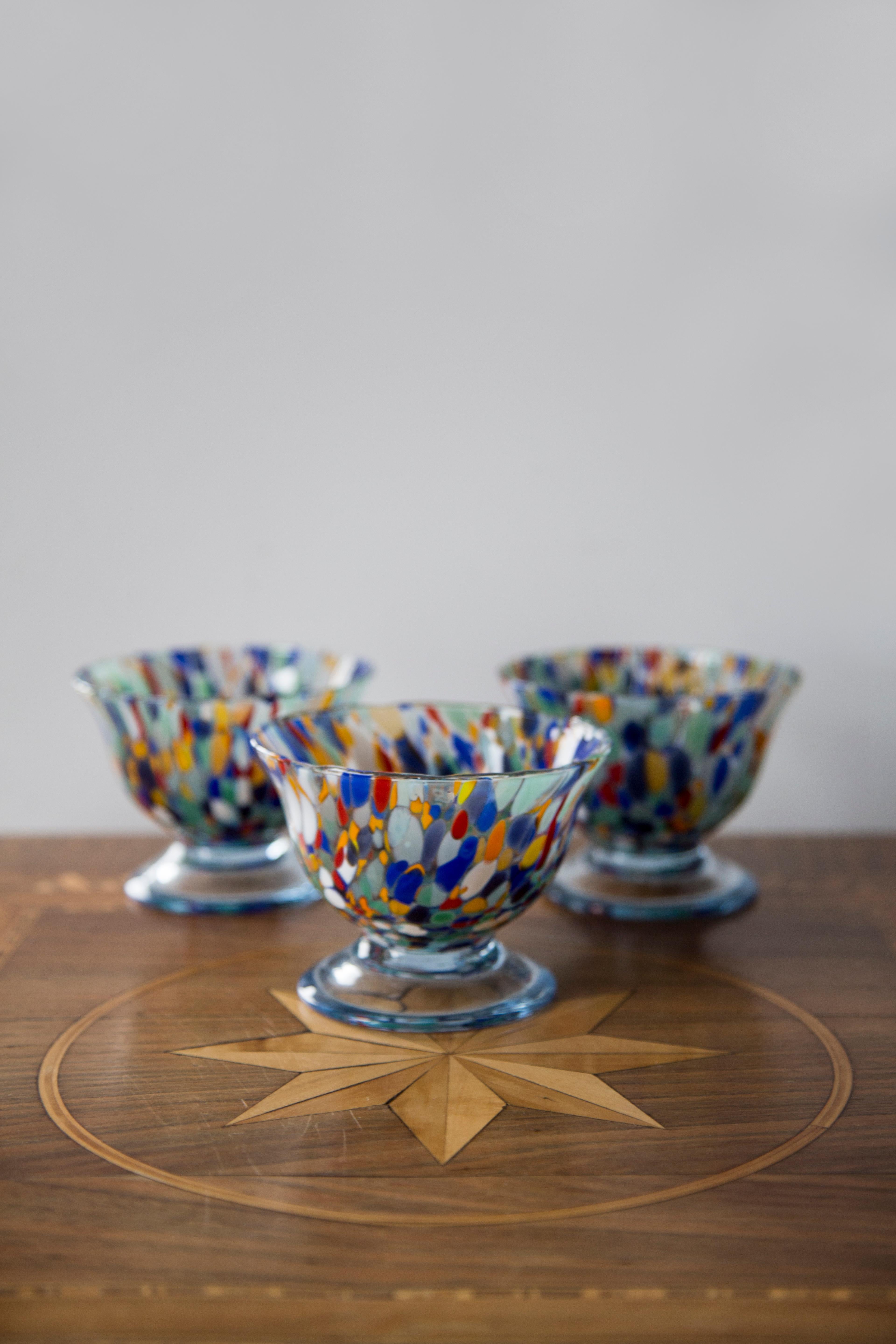 Beautiful set of glasses, small bowls, perfect as a ice cream cups, murano glass, made by one of the many glass manufacturers based in the region of Empoli, Italy. Would make a great addition to any collection! Very good original condition. Only one