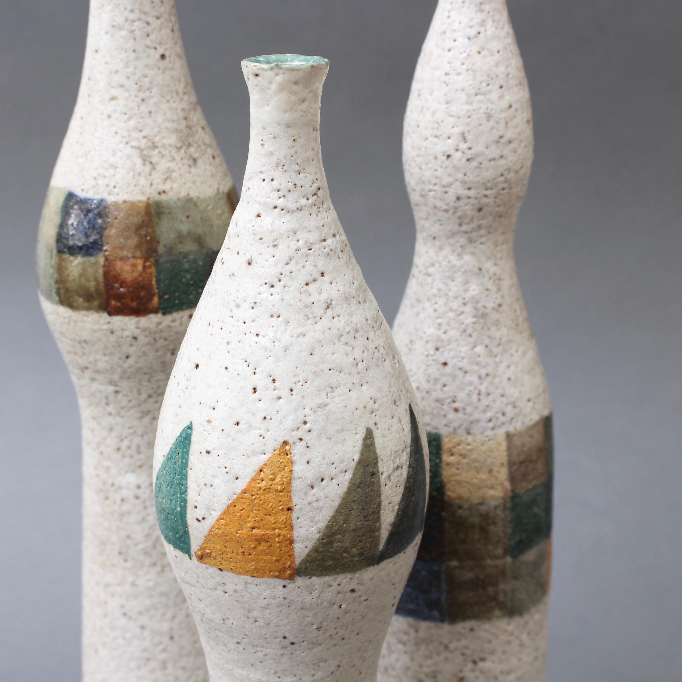Ensemble de trois vases en forme de bouteille par Bruno Gambone, vers 1990 en vente 5