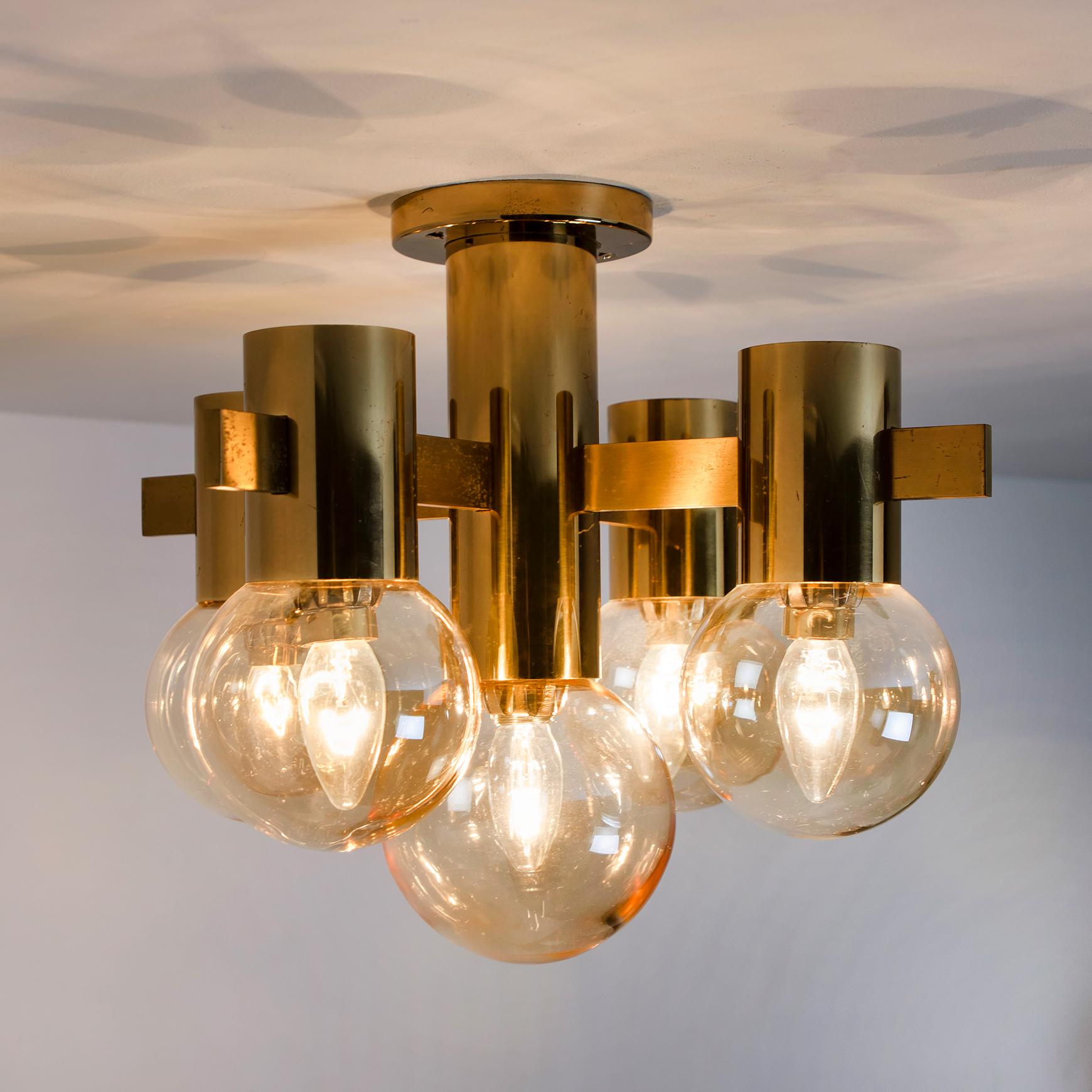 This stunning set of brass light fixtures with smoked glass bowls and gold-plated fittings was produced in the 1970s in the style of Hans-Agne Jakobsson. Illuminates beautifully.

Size of the flushmount small:
Depth 18.1