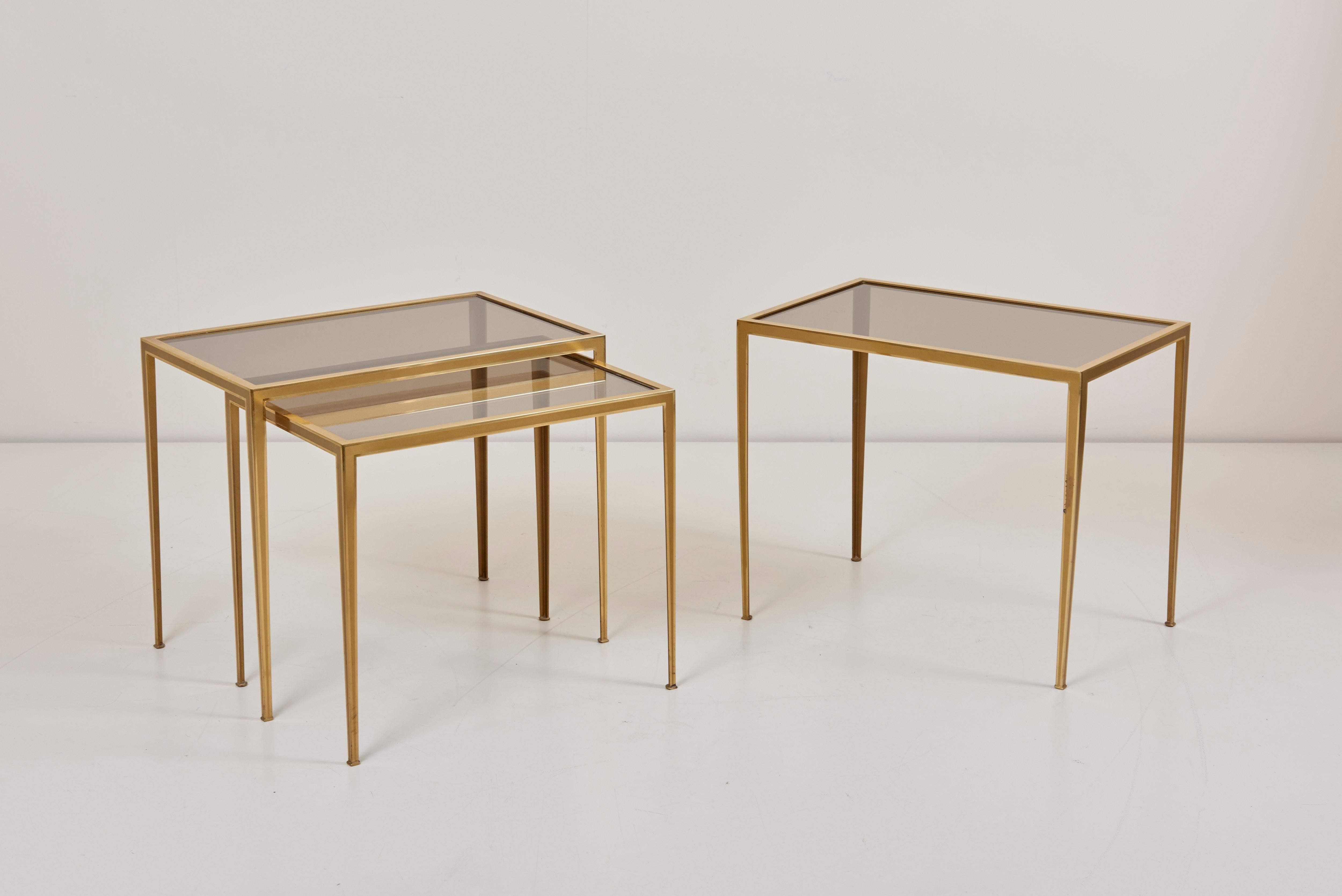 Set of Three Brass and Glass Nesting Tables by Münchner Werkstätten In Excellent Condition For Sale In Berlin, BE