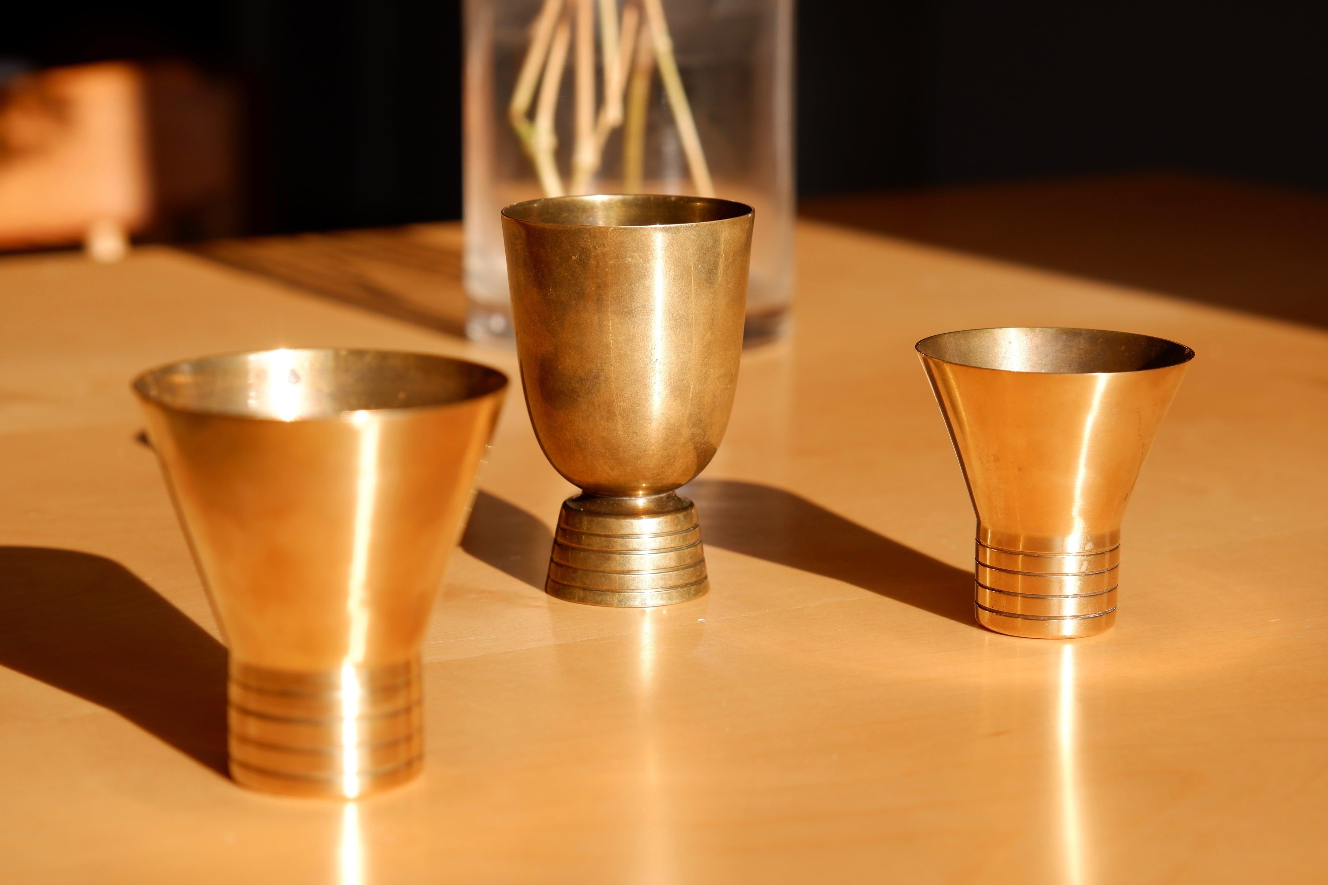 Set of Three Brass Cups Designed by Paavo Tynell for Taito, circa 1940 In Good Condition For Sale In Hägersten-Liljeholmen, Stockholms län