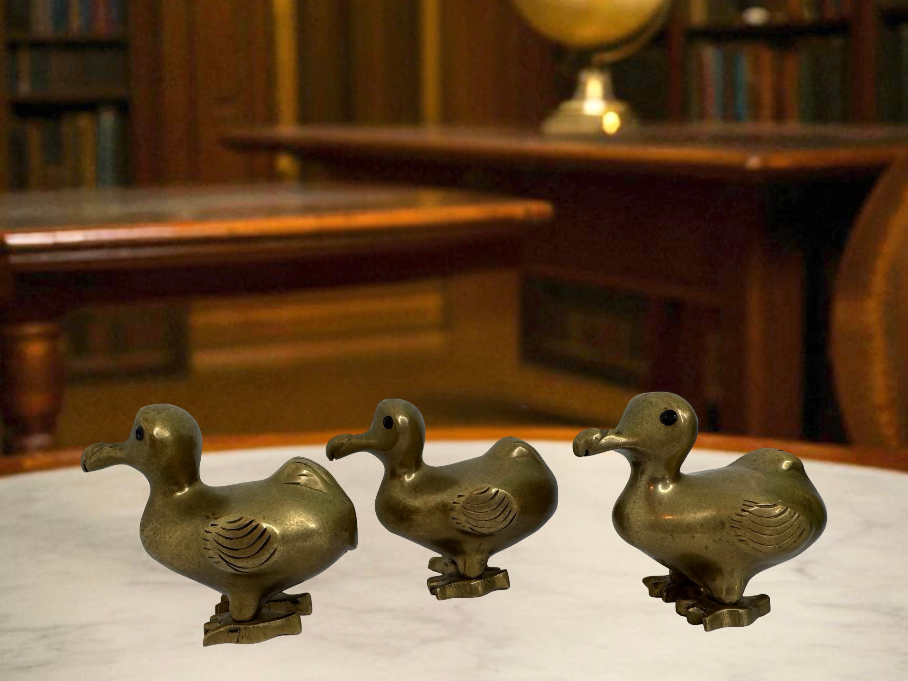 Set of three Brass Dodo Bird Figurine Family 1960s Mid-Century Modern, Mauritius For Sale 1