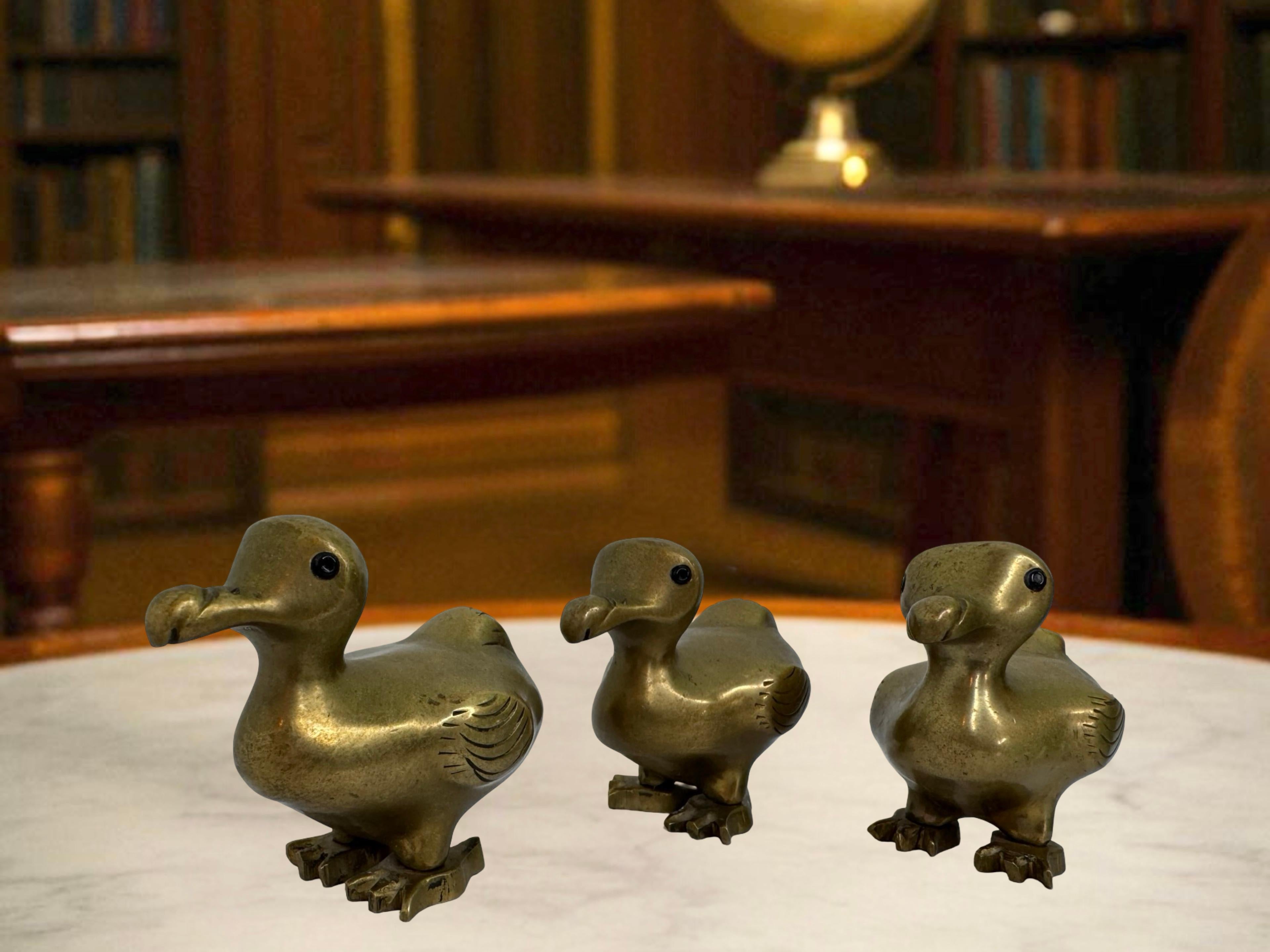 Set of three Brass Dodo Bird Figurine Family 1960s Mid-Century Modern, Mauritius For Sale 2